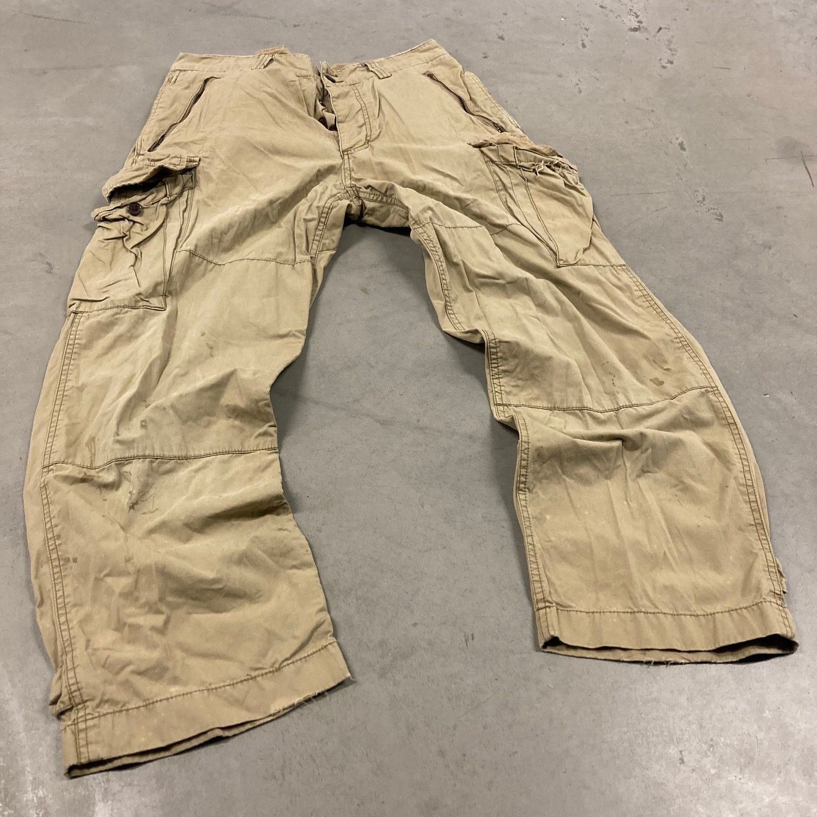 American Eagle Outfitters × Vintage vintage y2k distressed American eagle cargo pants 31x30 Size US 31 - 1 Thumbnail