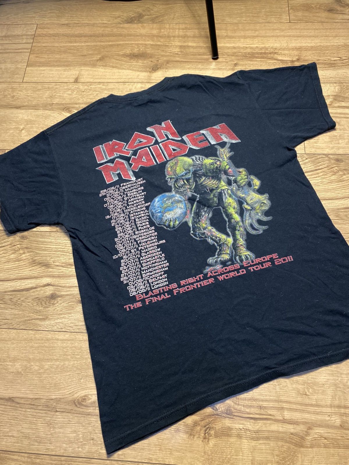 Gildan Vintage Iron Maiden The Final Frontier 2011 Tour Tee Size M Size US M / EU 48-50 / 2 - 3 Thumbnail