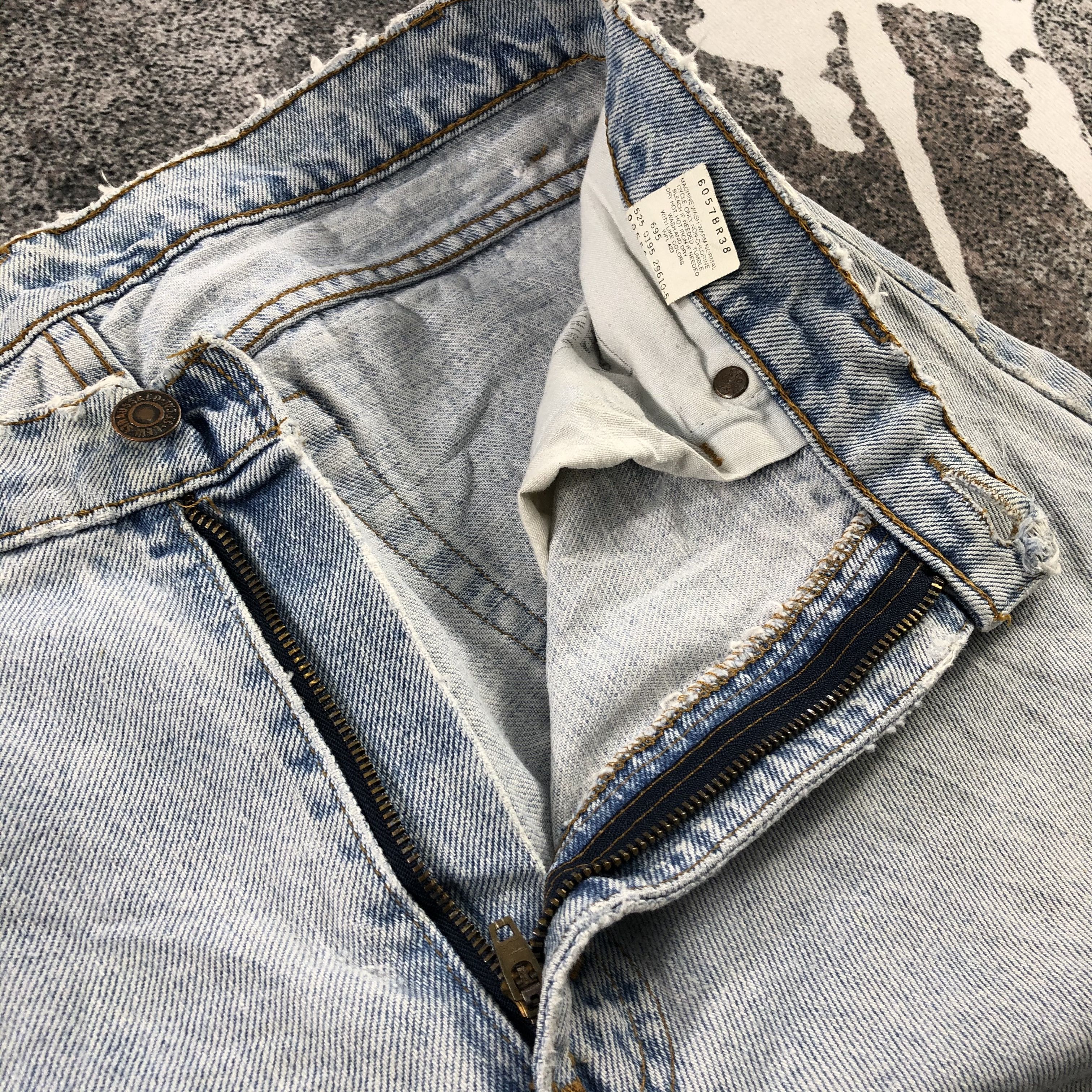 Levi's Vintage 90s Levis 550 Jeans Light Wash Denim KJ929 Size US 32 / EU 48 - 17 Thumbnail