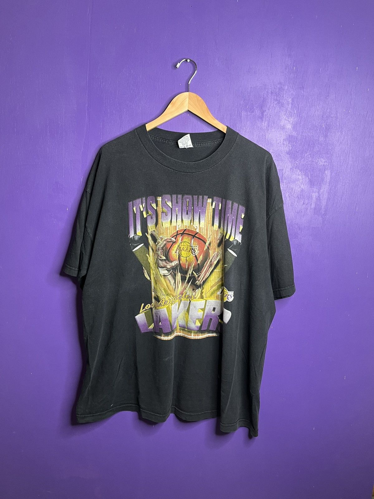 NBA × Vintage Vintage 90s Los Angeles lakers show time t-shirt Size US XXL / EU 58 / 5 - 1 Thumbnail
