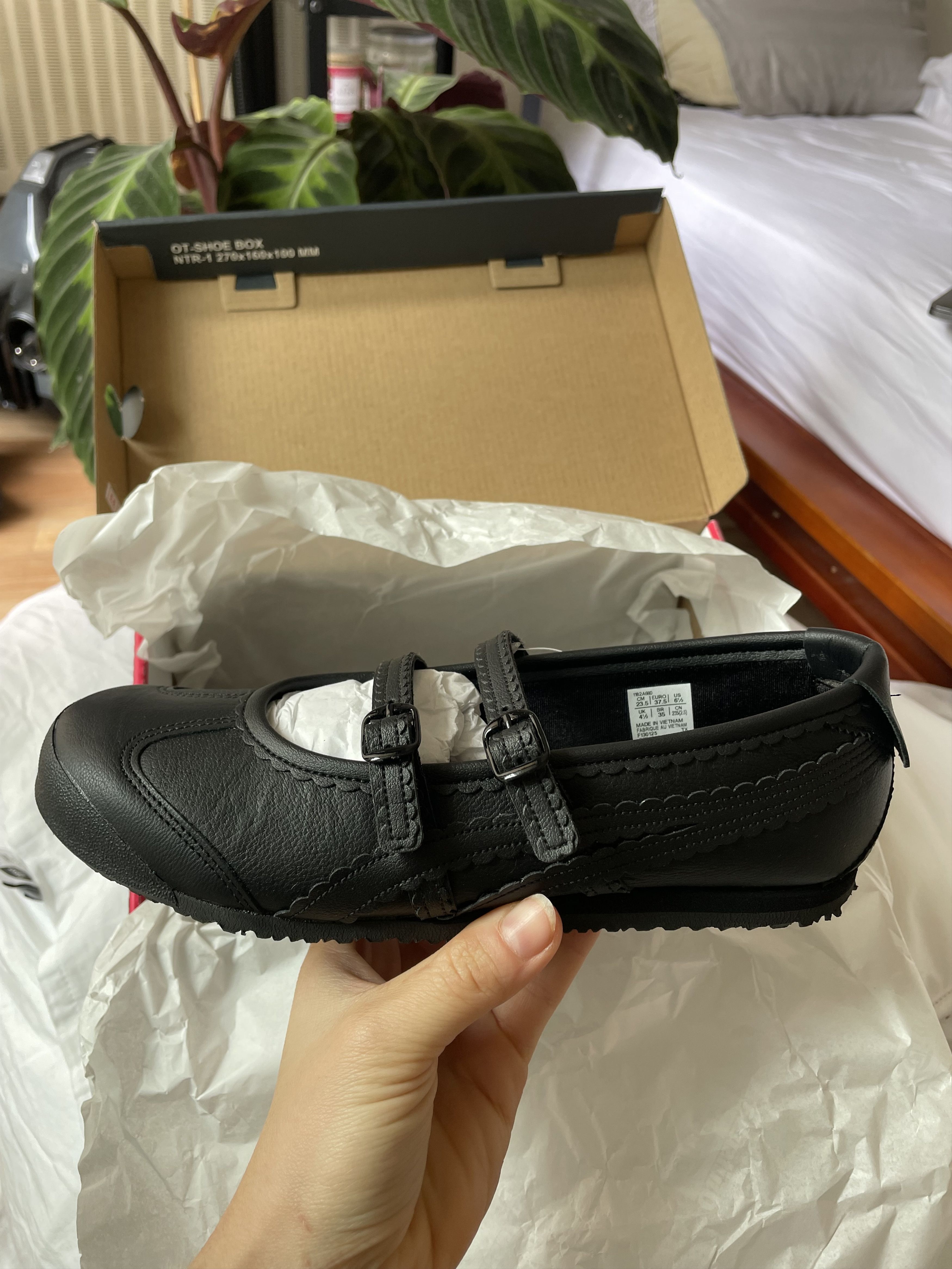 Maison Margiela tabi leather flats