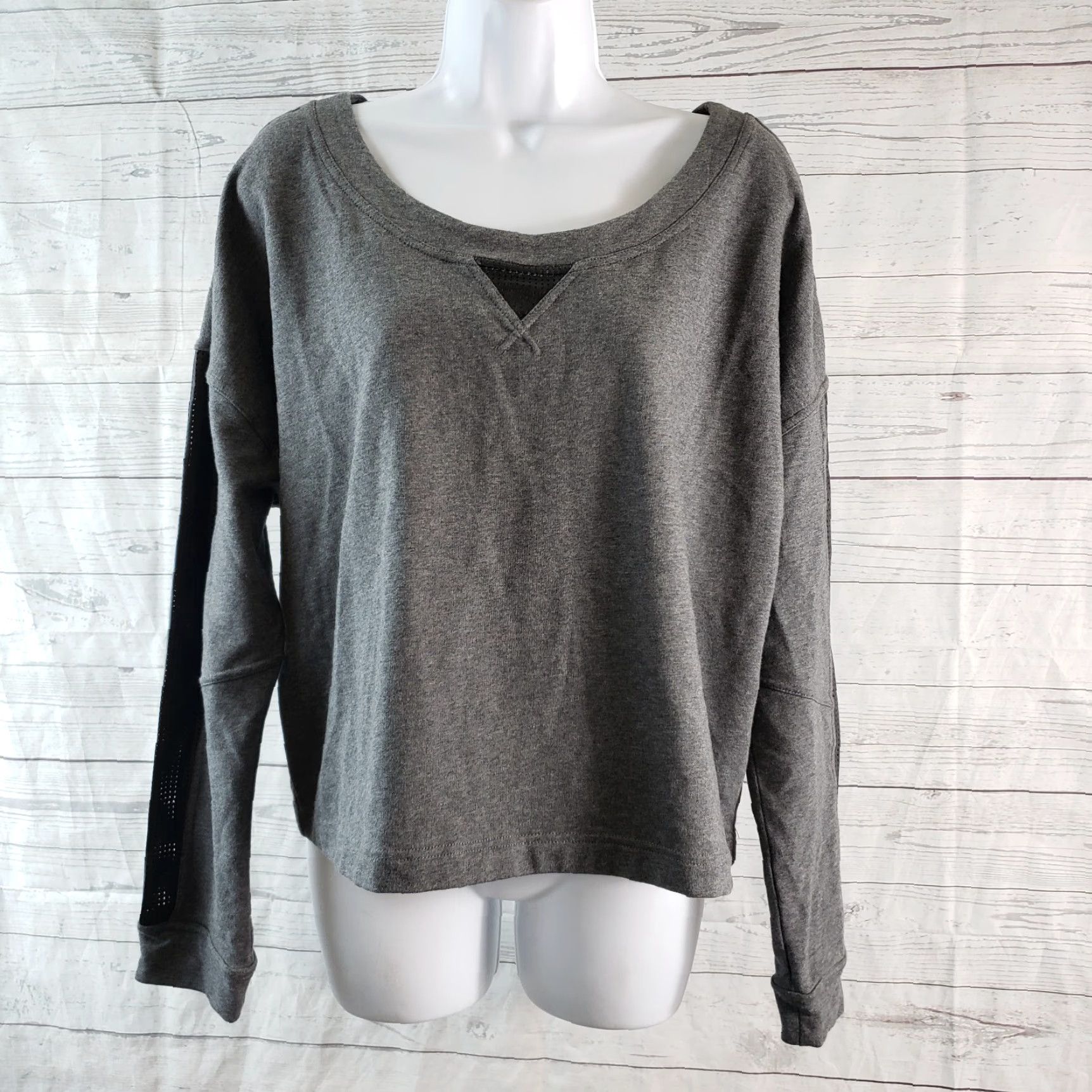 Betsey Johnson VINTAGE Betsey Johnson Womens Cropped Sweatshirt Gray L Pullover Long Sleeve User-friendly? Size L / US 10 / IT 46 - 2 Thumbnail