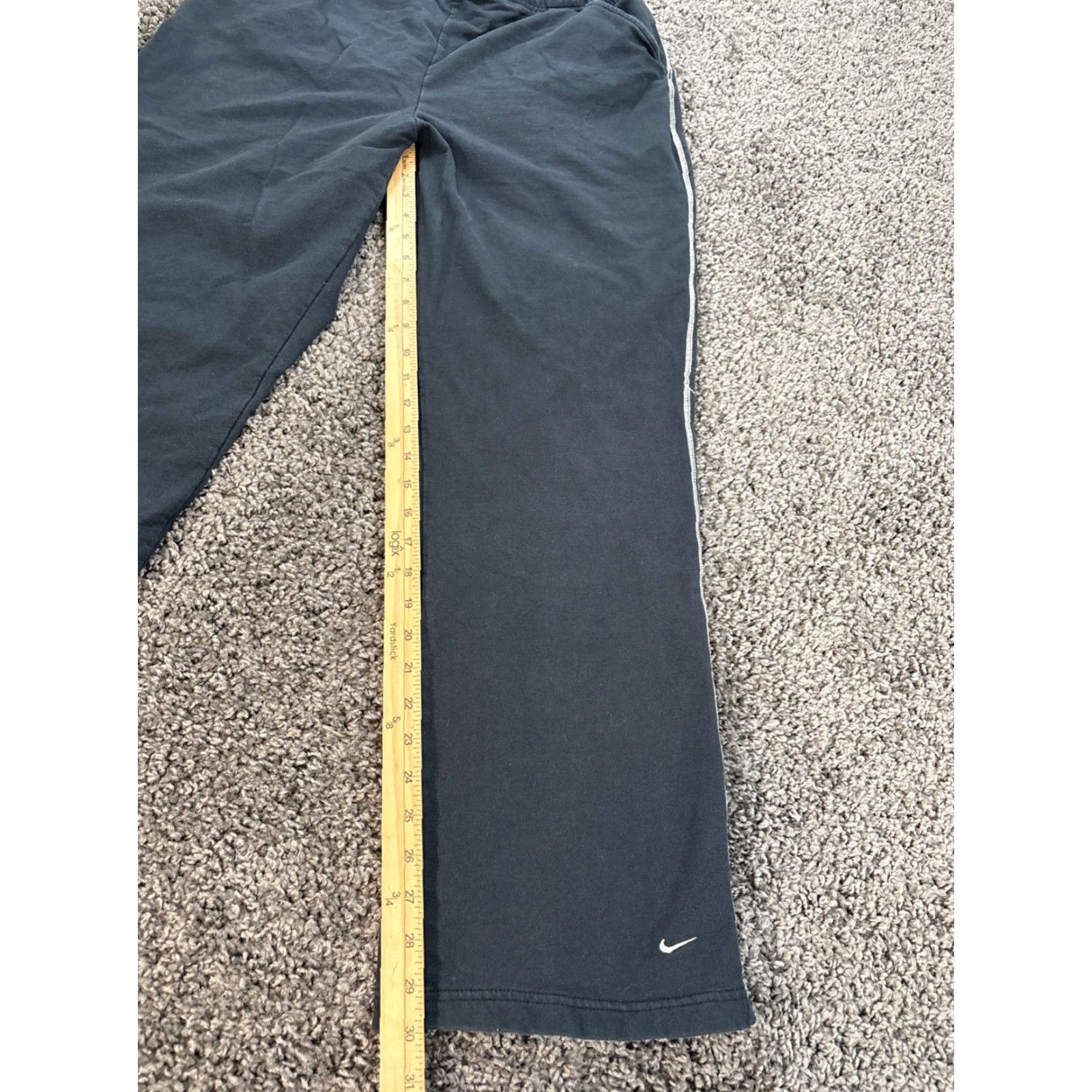 Nike VINTAGE Nike Sweatpants Womens XL Gray Stripe Grunge Y2K Pants Womens XL Gray Striped Grunge Activewear Size 40" / US 18 - 2 Thumbnail