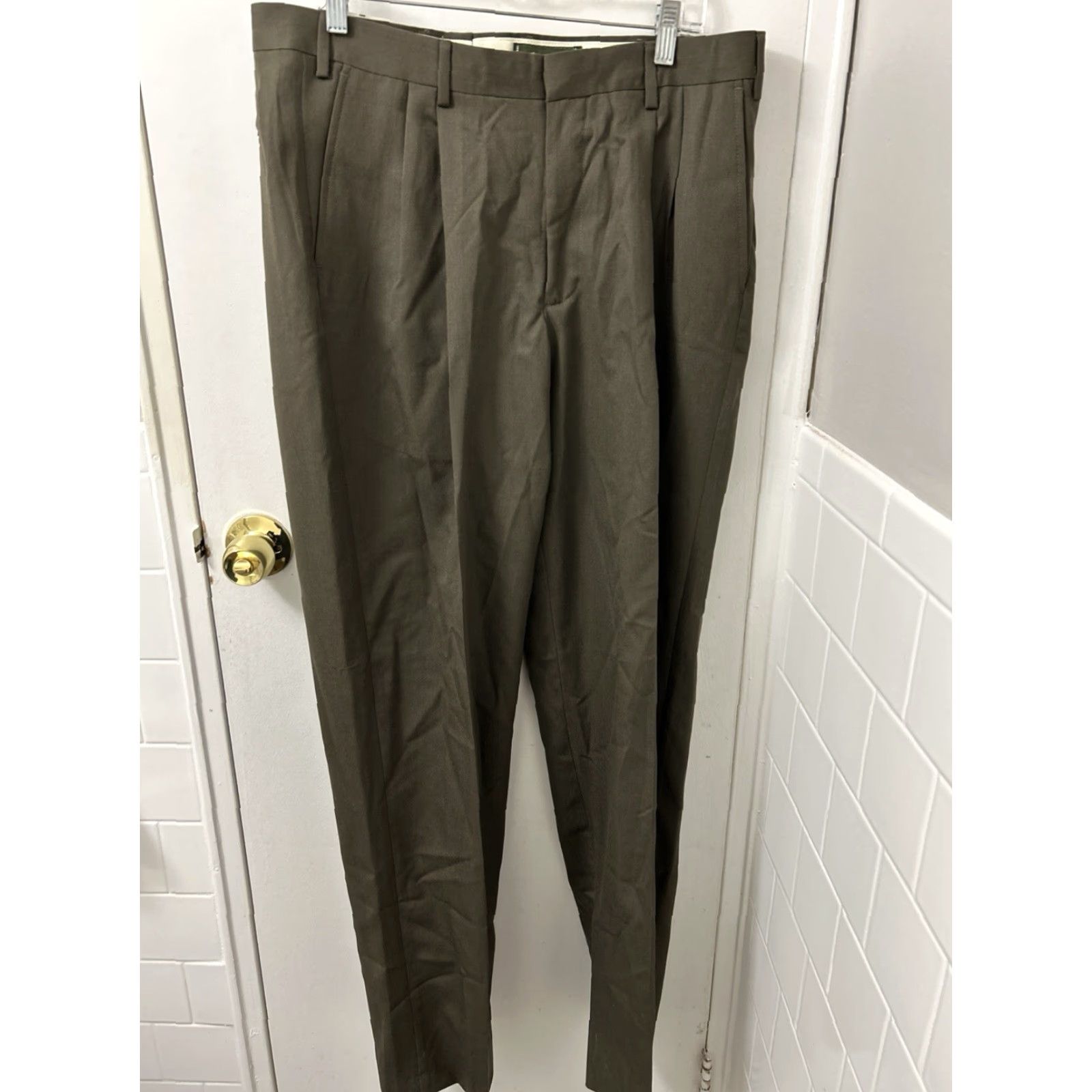 Eddie Bauer Eddie Bauer Dress Pants Mens 36x35 Taupe 100% Wool YKK Relaxed Fit Pleated NWT Wool Dress Pants Mens Taupe 36x35 NWT Relaxed Fit Size US 36 / EU 52 - 6 Thumbnail