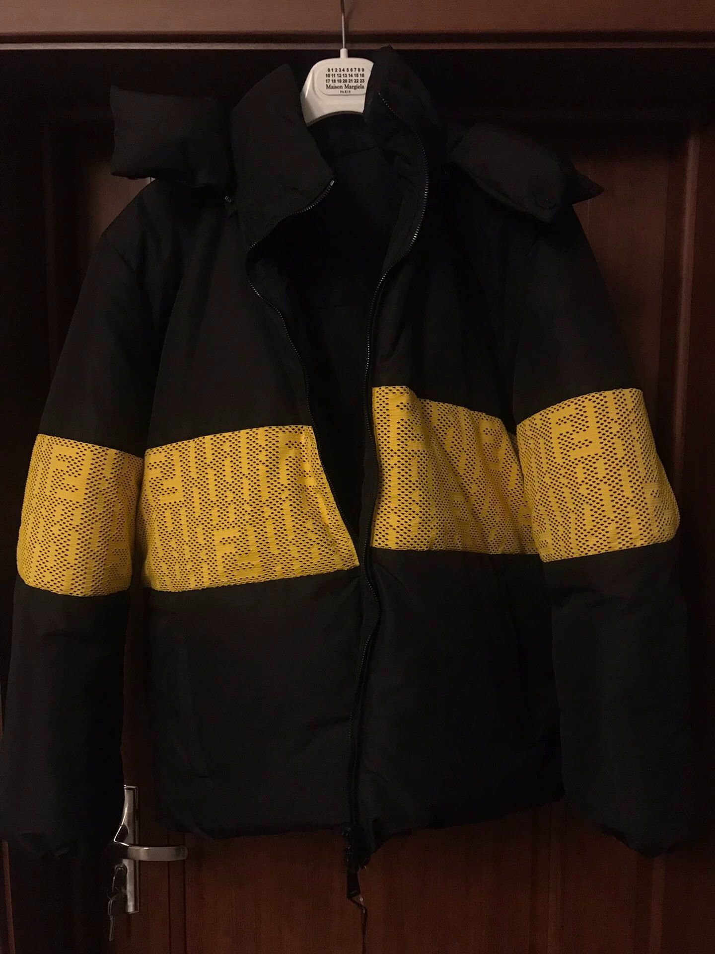 Fendi Fendi double-faced black and yellow puffer jacket hooded Size US M / EU 48-50 / 2 - 1 Thumbnail