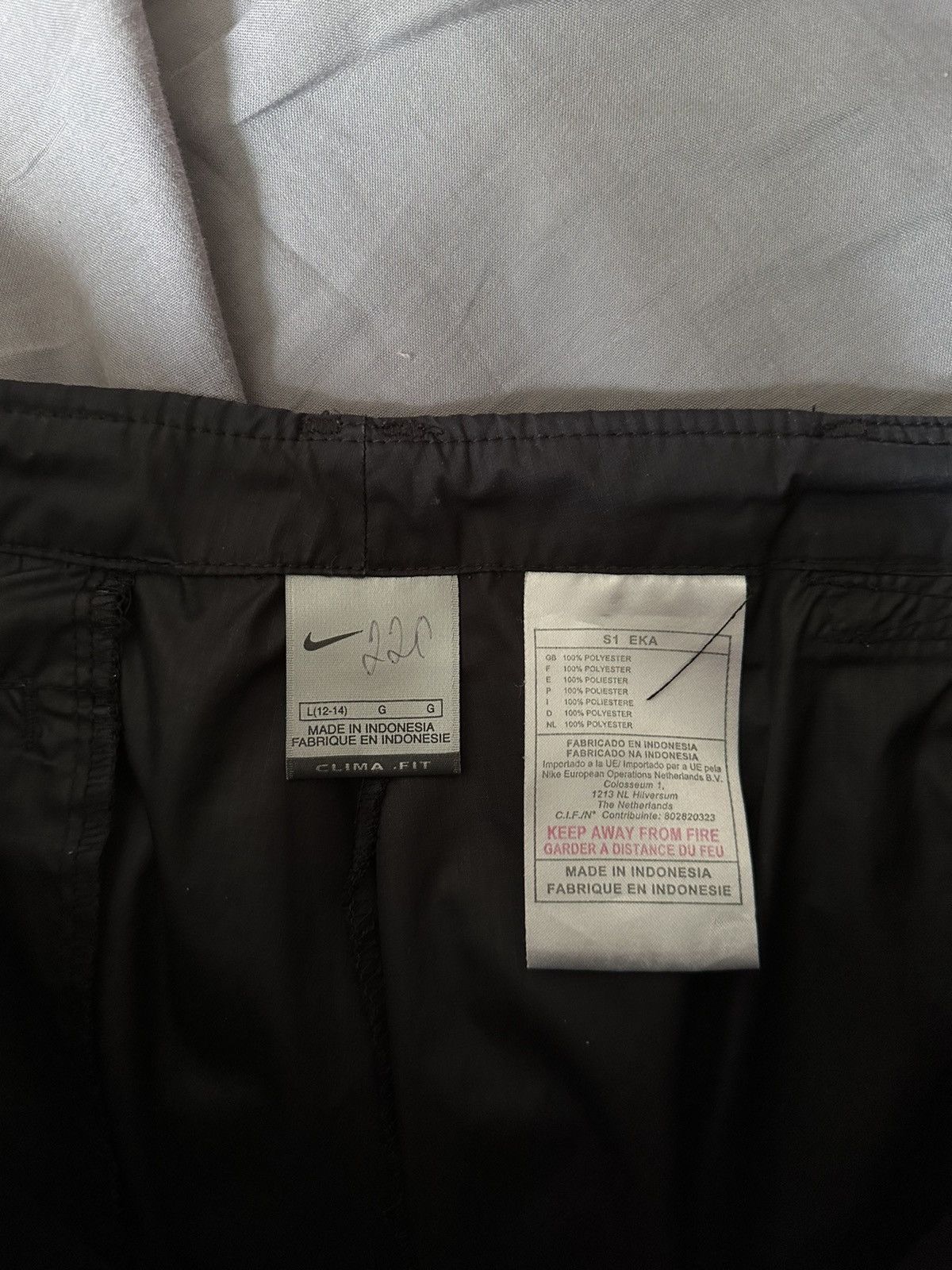 Nike Vintage Nike Track Pants Size US 31 - 12 Thumbnail