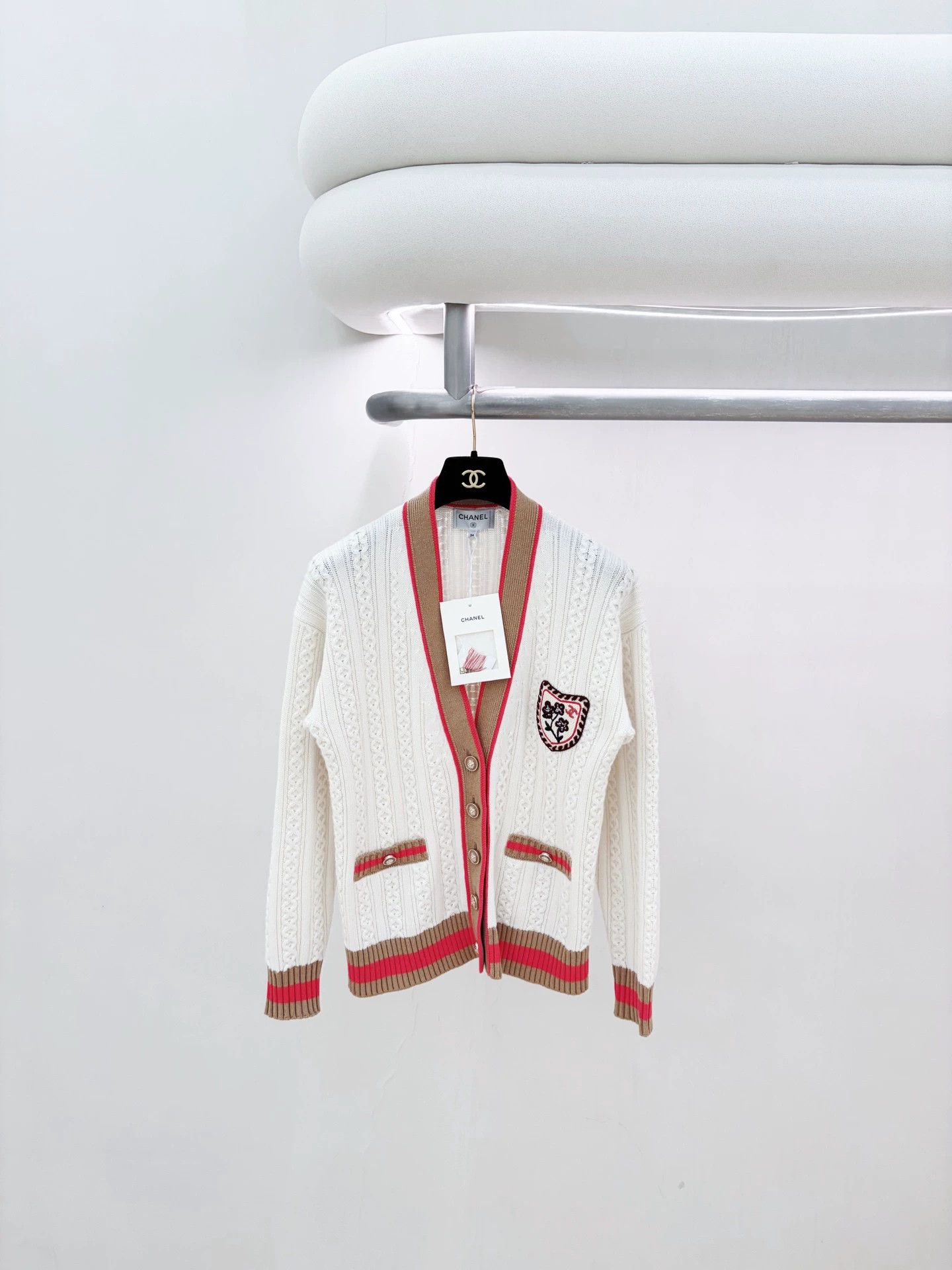 Chanel Chanel White/Brown-Red Trim Knit Cardigan 34 Size XS / US 0-2 / IT 36-38 - 1 Thumbnail