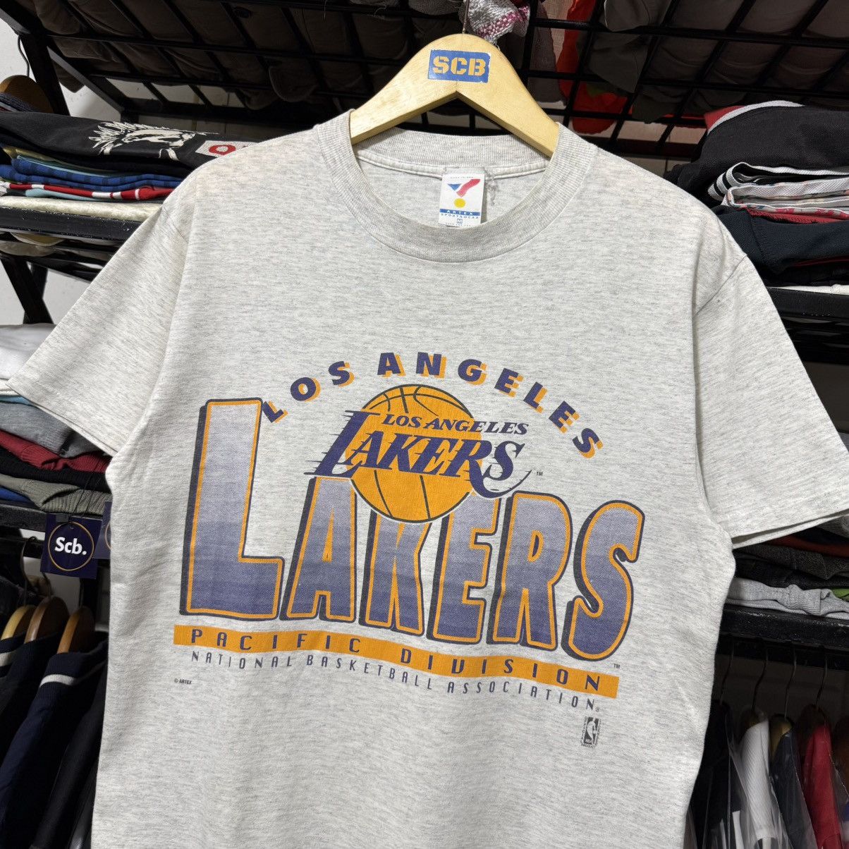 Vintage Vintage lakers los angeles by artex t shirt Size US M / EU 48-50 / 2 - 2 Thumbnail