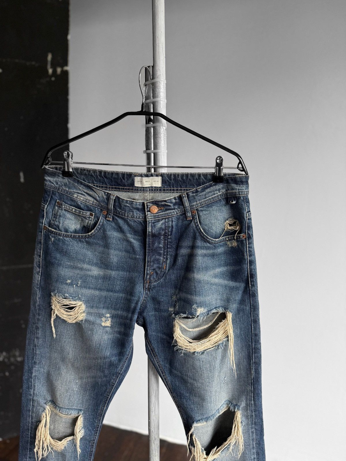Other × Zara Zara Man Blue Distressed Denim Jeans Button Closure Pockets Size US 32 / EU 48 - 2 Thumbnail