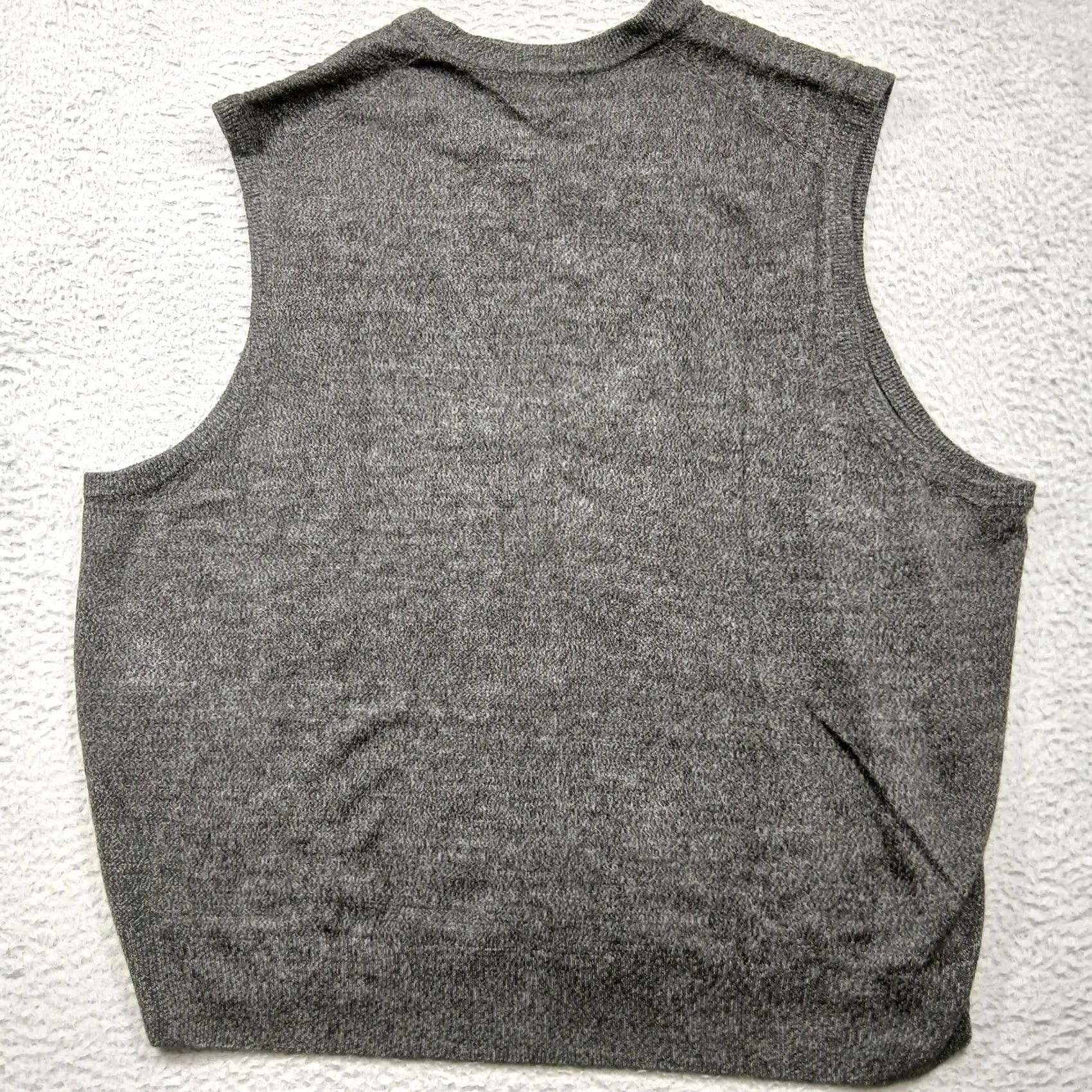 Dockers Dockers Men's Vest 3XL Gray Cable Knit Comfort Touch NWT V-Neck Sweater Vest, Bodywarmer, Classic, Casual, Workwear, Men’s, Knit, Fall Winter Size US XXL / EU 58 / 5 - 3 Thumbnail
