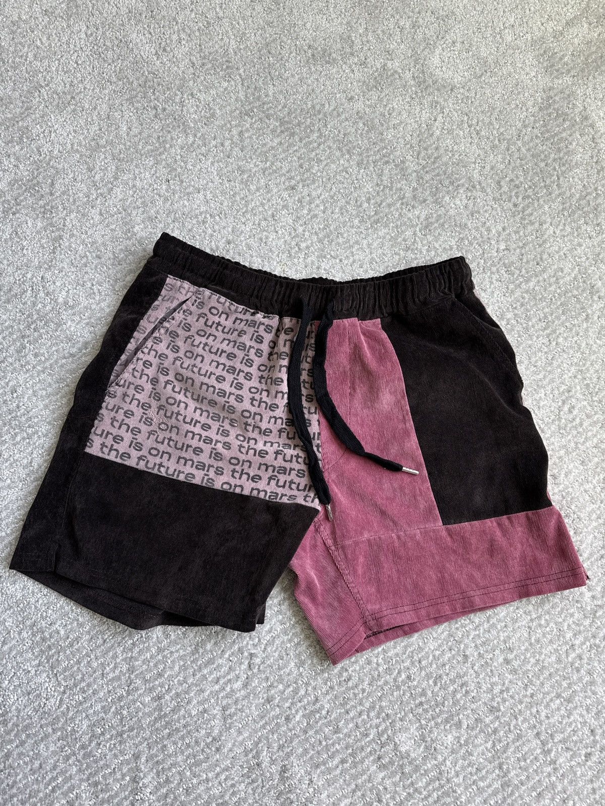 IDK Future Is On Mars Shorts Size US 32 / EU 48 - 1 Thumbnail