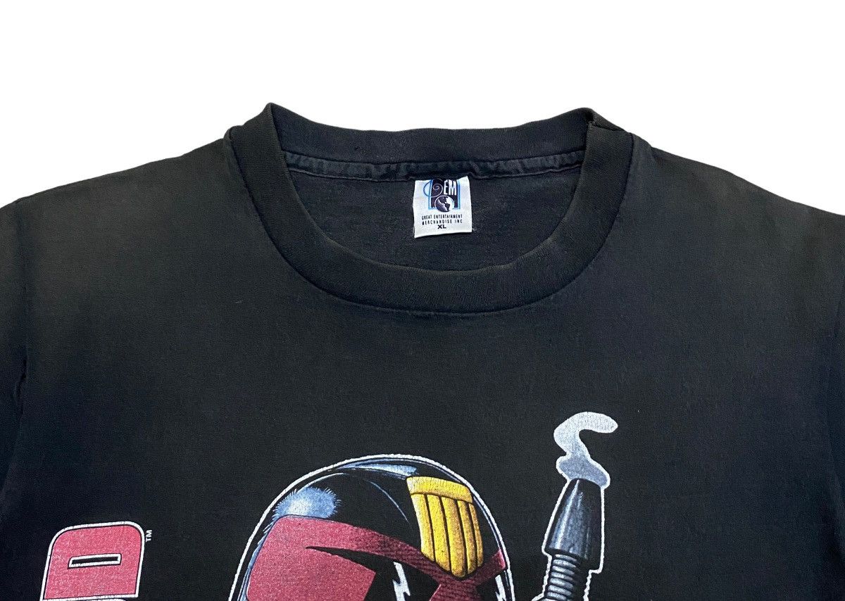 Vintage Rare Design Vintage Action Movie Judge Dredd T-shirt 1995s Size US XL / EU 56 / 4 - 3 Thumbnail