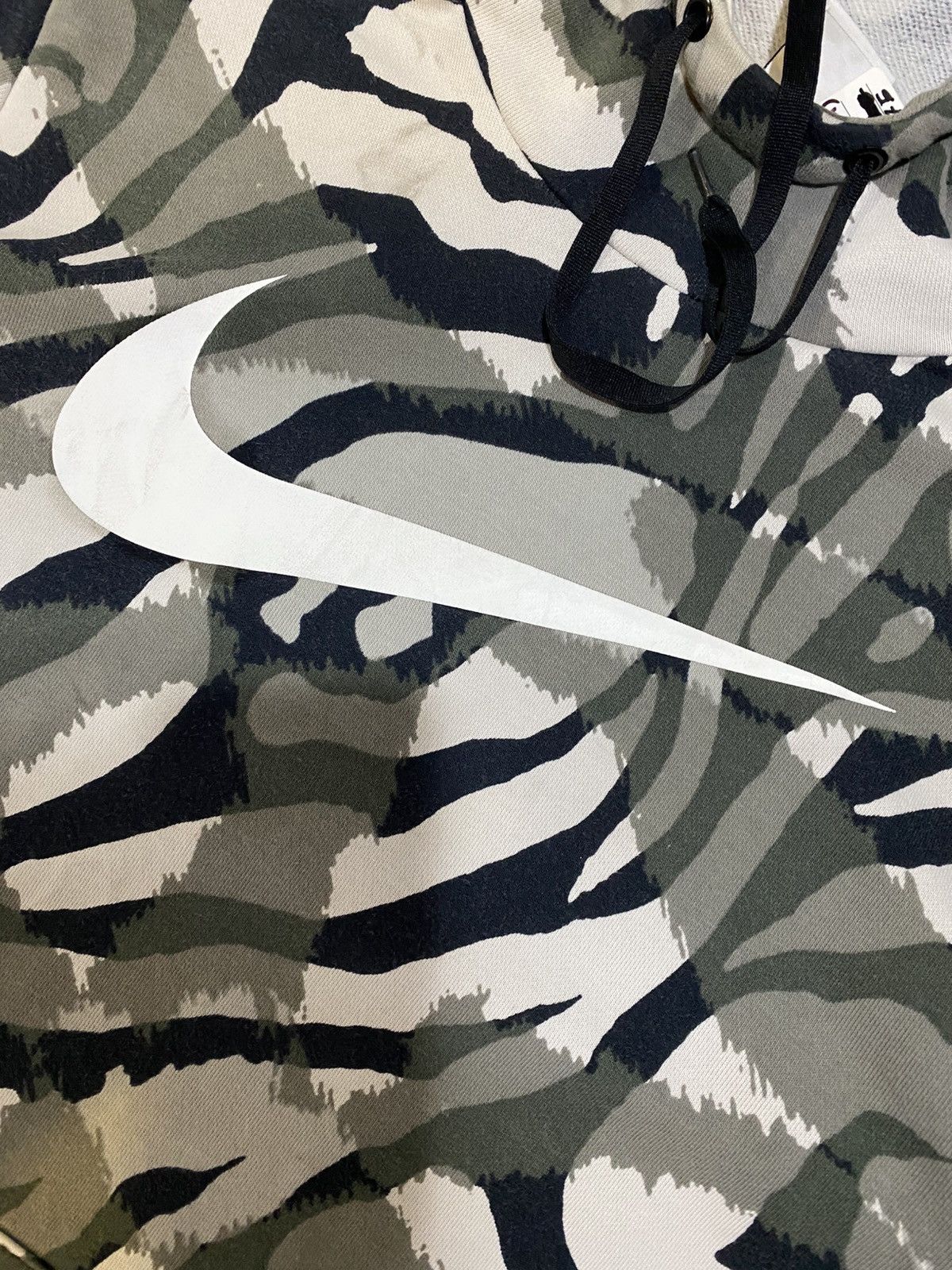 Nike Nike Dri-FIT All Over Print Camo Zebra Swoosh Hoodie Size M Size US M / EU 48-50 / 2 - 4 Thumbnail