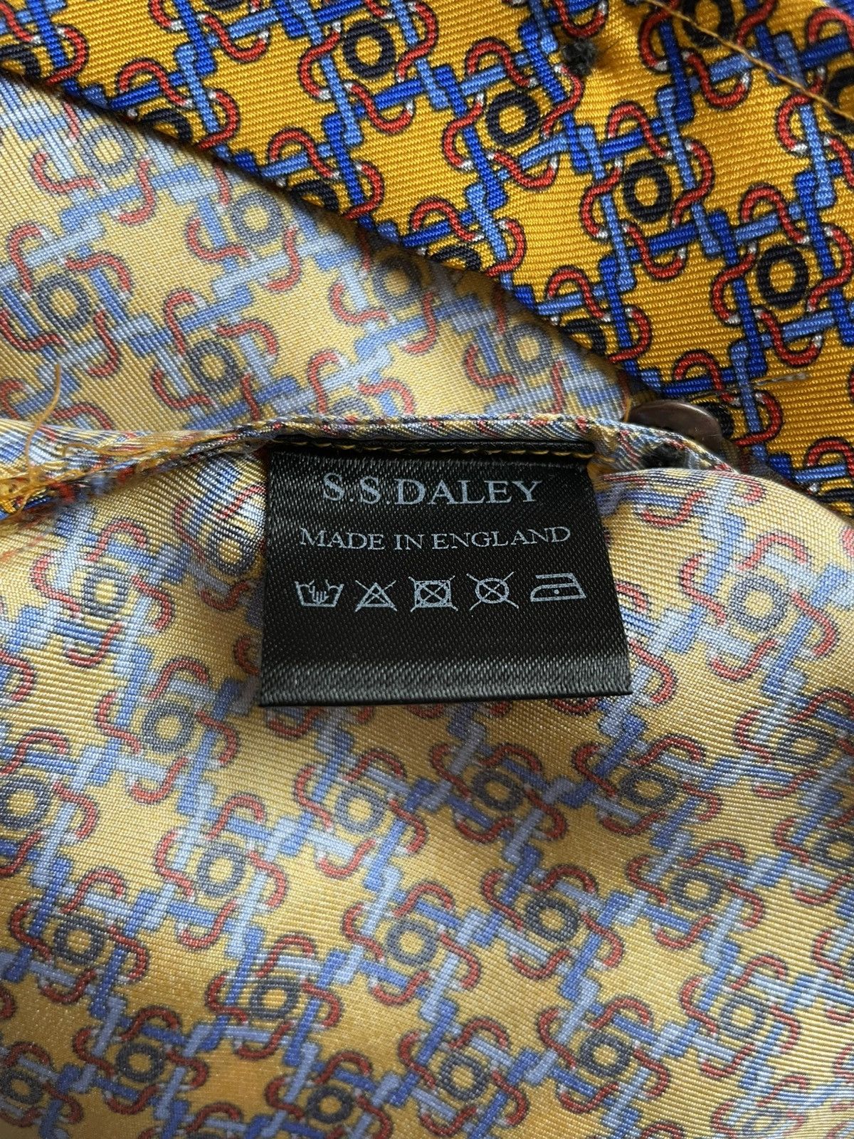 S.S.Daley AW21 Geometric print silk pyjama shirt Size US S / EU 44-46 / 1 - 7 Thumbnail