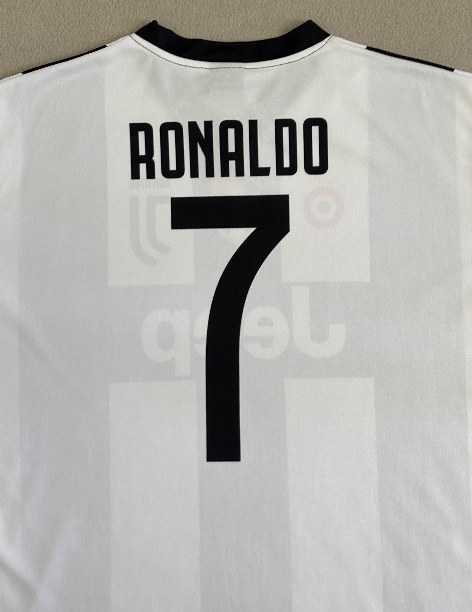 Other Juventus 2018-2019 Ronaldo #7 Football Jersey Size XL Size US XL / EU 56 / 4 - 11 Thumbnail