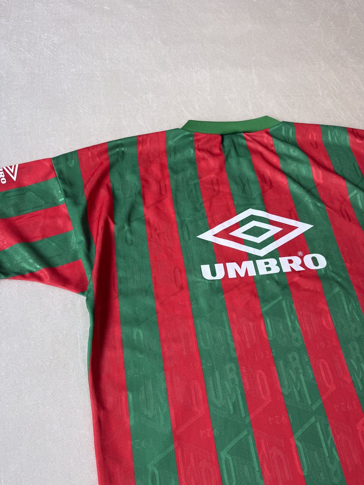 Umbro Vintage Umbro Wales FAW 90s Rare Sample Training Shirt Size US L / EU 52-54 / 3 - 8 Thumbnail