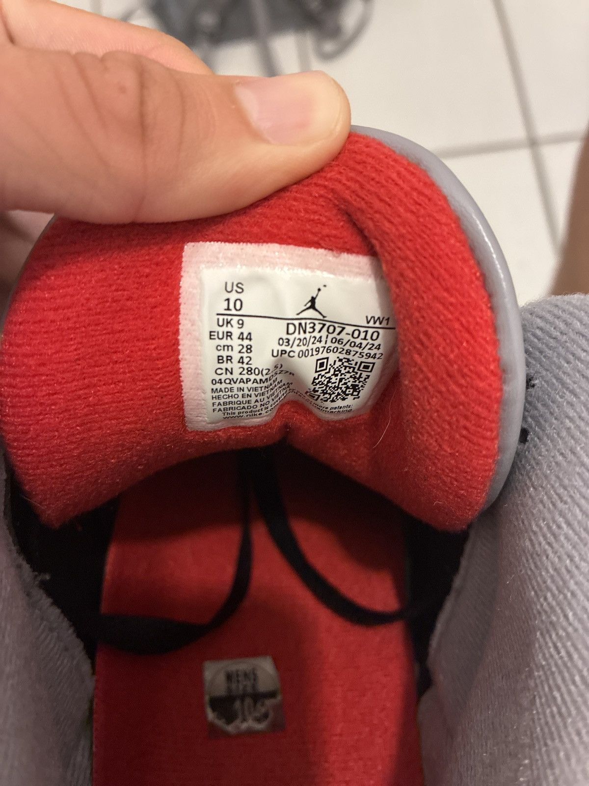Nike jordans 3 breads reimagined Size US 10 / EU 43 - 3 Thumbnail