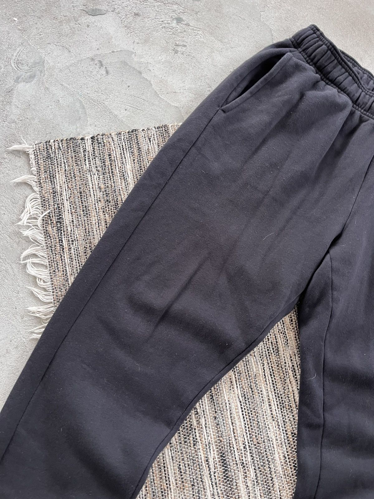 Adidas Vintage Adidas Black Minimalistic sportswear Y2K Sweatpants Size US 34 / EU 50 - 5 Thumbnail