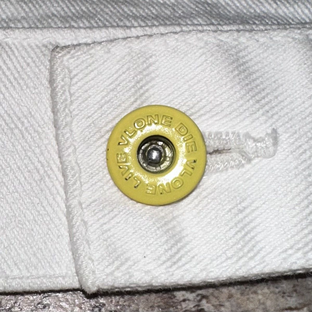 Vlone 1/1 VLONE Friends Sample White Denim Jacket Yellow Size XL Size US XL / EU 56 / 4 - 12 Thumbnail