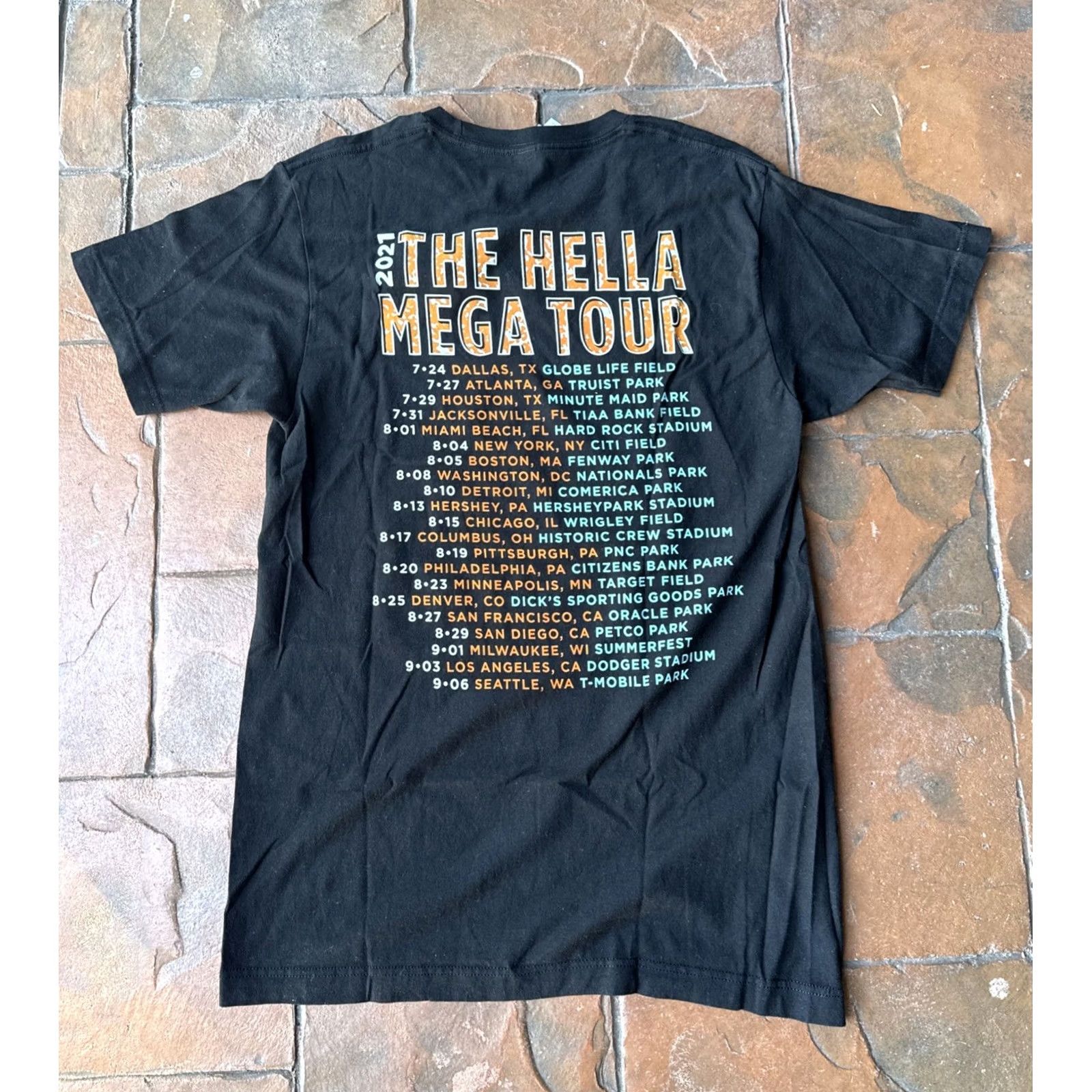Gildan VINTAGE The Hella Mega Green Day Weezer Fall Out Boy Tour 2021 T-Shirt Medium Size US M / EU 48-50 / 2 - 3 Thumbnail