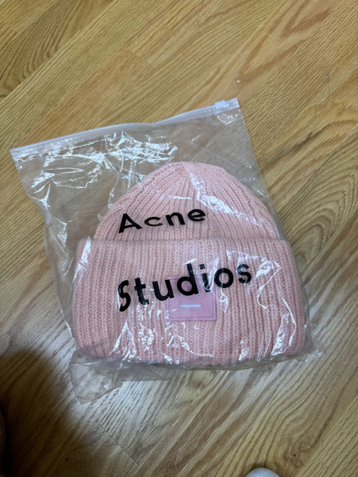 Acne Studios Acne Studios Pink Knitted Box Logo Beanie Size ONE SIZE - 3 Thumbnail