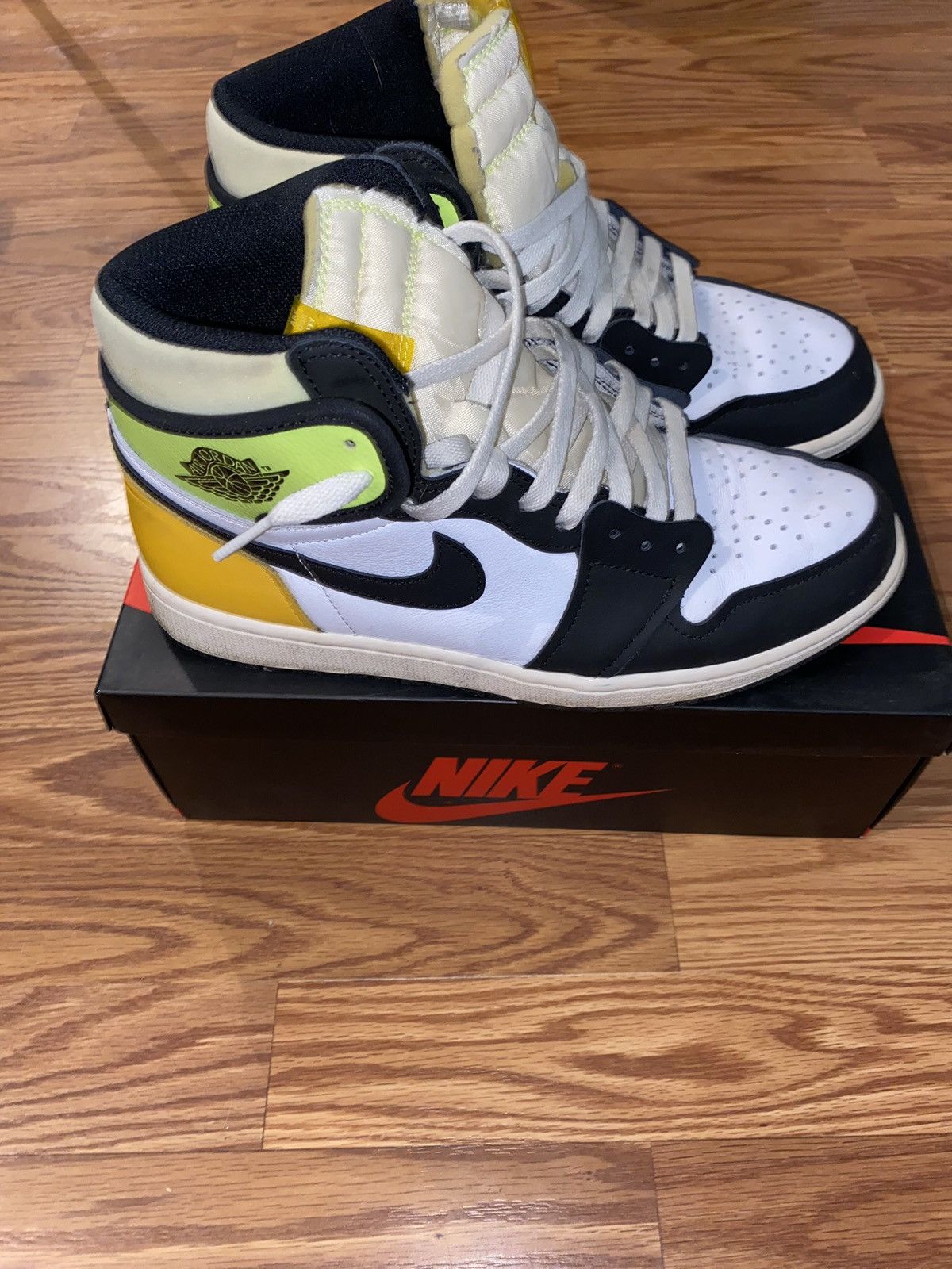 Jordan Brand Jordan 1 high volt Size US 9.5 / EU 42-43 - 1 Thumbnail