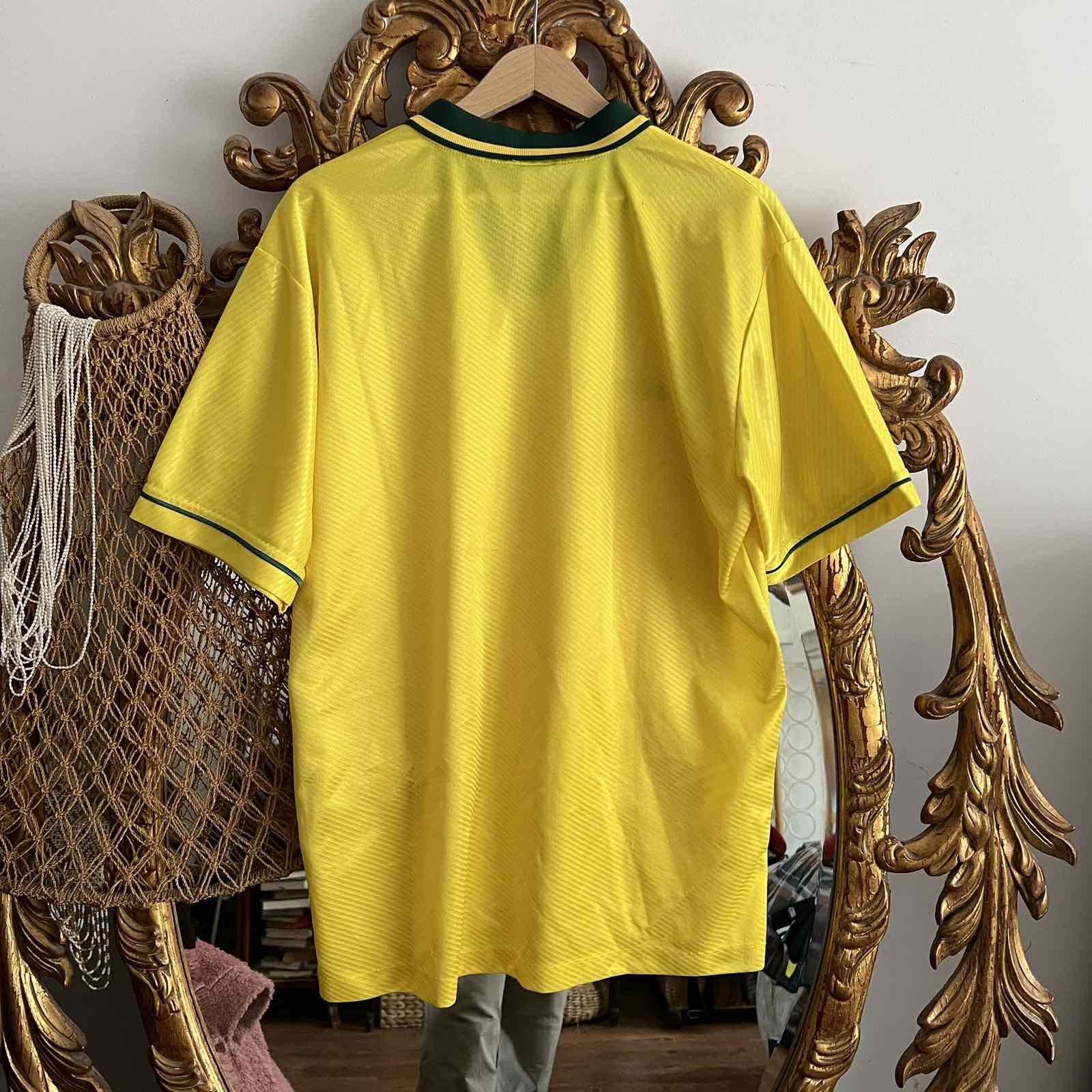 Vintage Vintage 1994 Brazil Umbro Soccer Jersey Sz Size US L / EU 52-54 / 3 - 2 Thumbnail