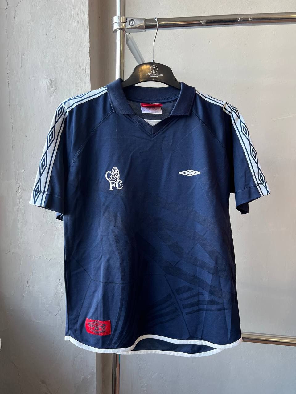 Umbro 1999/2000 CHELSEA FC RARE TRAINING SOCCER JERSEY SHIRT SZ M Size US M / EU 48-50 / 2 - 2 Thumbnail