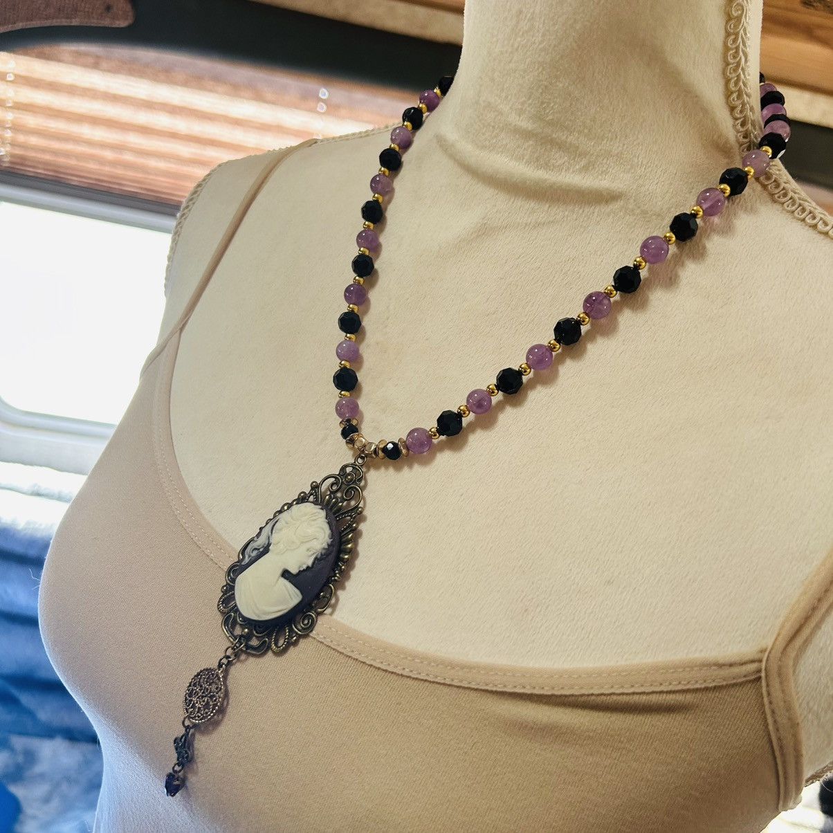 Handmade Handcrafted Victorian lady cameo vintage amethyst necklace Size ONE SIZE - 3 Thumbnail