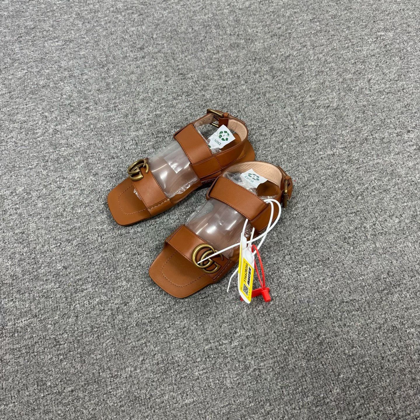 Gucci Gucci Double G Buckle Brown Leather Flat Sandals Size US 4 / IT 34 - 1 Thumbnail
