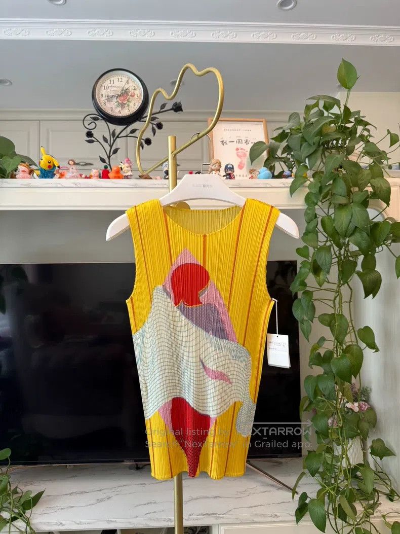 Issey Miyake Issey Miyake size:one size Aoyama Limited Yellow Illustrat Size XXS / US 00 / IT 34 - 1 Thumbnail