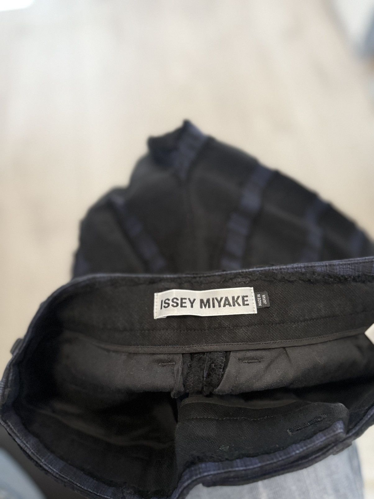 Issey Miyake F/W 2017 ISSEY MIYAKE VERTICAL STRIPES SLIGHTLY FLARED PANTS Size 27" / US 4 / IT 40 - 7 Thumbnail