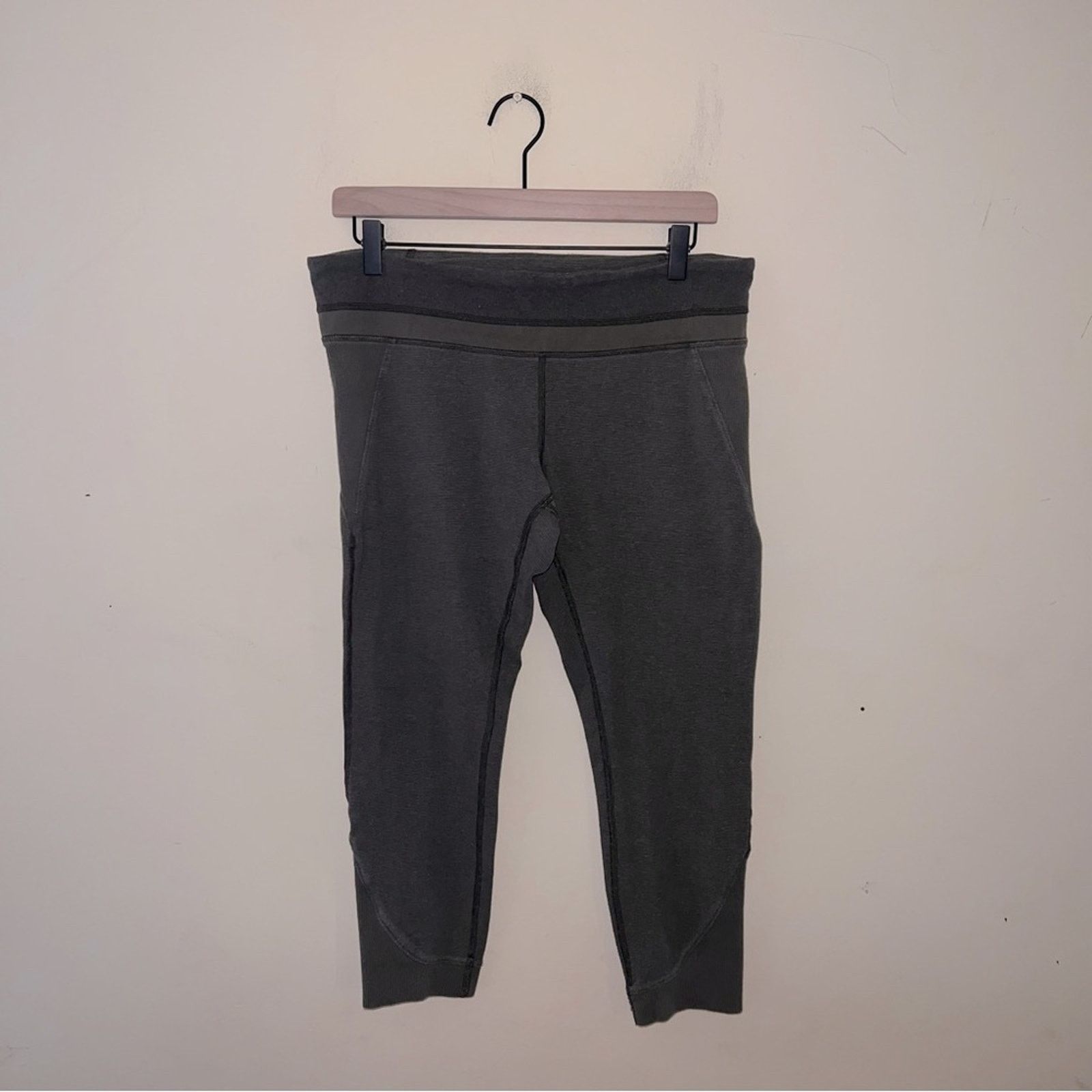 Lululemon LULULEMON forest green cropped leggings 10 Size 32" / US 10 / IT 46 - 1 Thumbnail