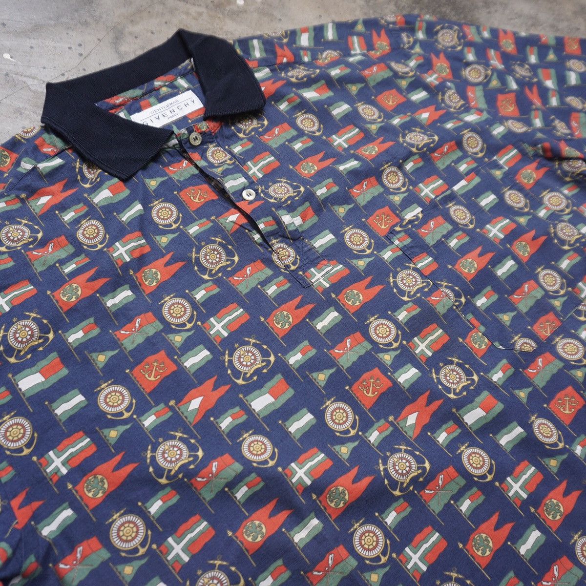 Givenchy × Vintage Vintage Givenchy aop flag Poloshirt Size US M / EU 48-50 / 2 - 3 Thumbnail