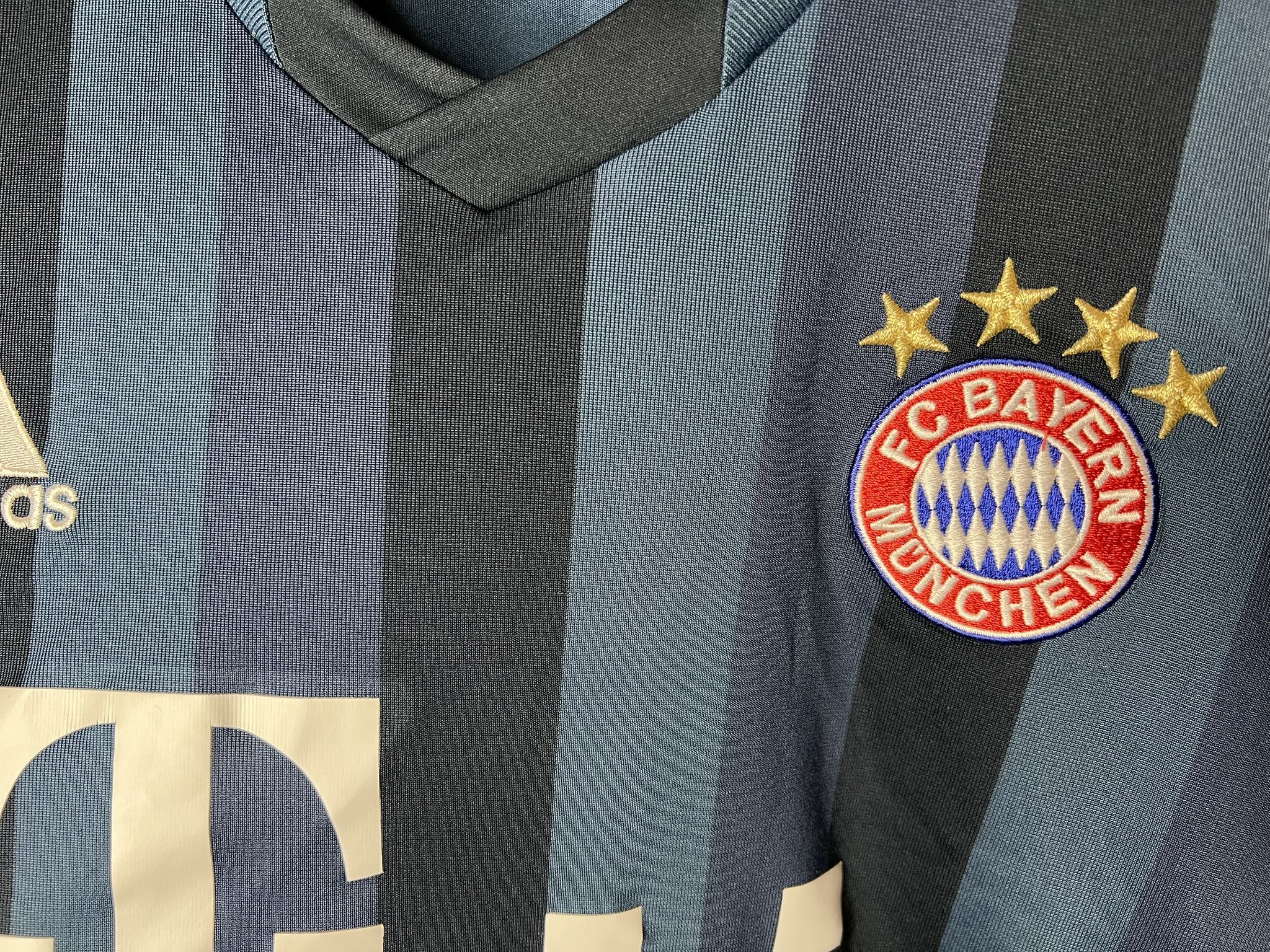 Adidas BAYERN MUNICH 2013 2014 THIRD FOOTBALL SHIRT SOCCER JERSEY Size US XL / EU 56 / 4 - 5 Thumbnail