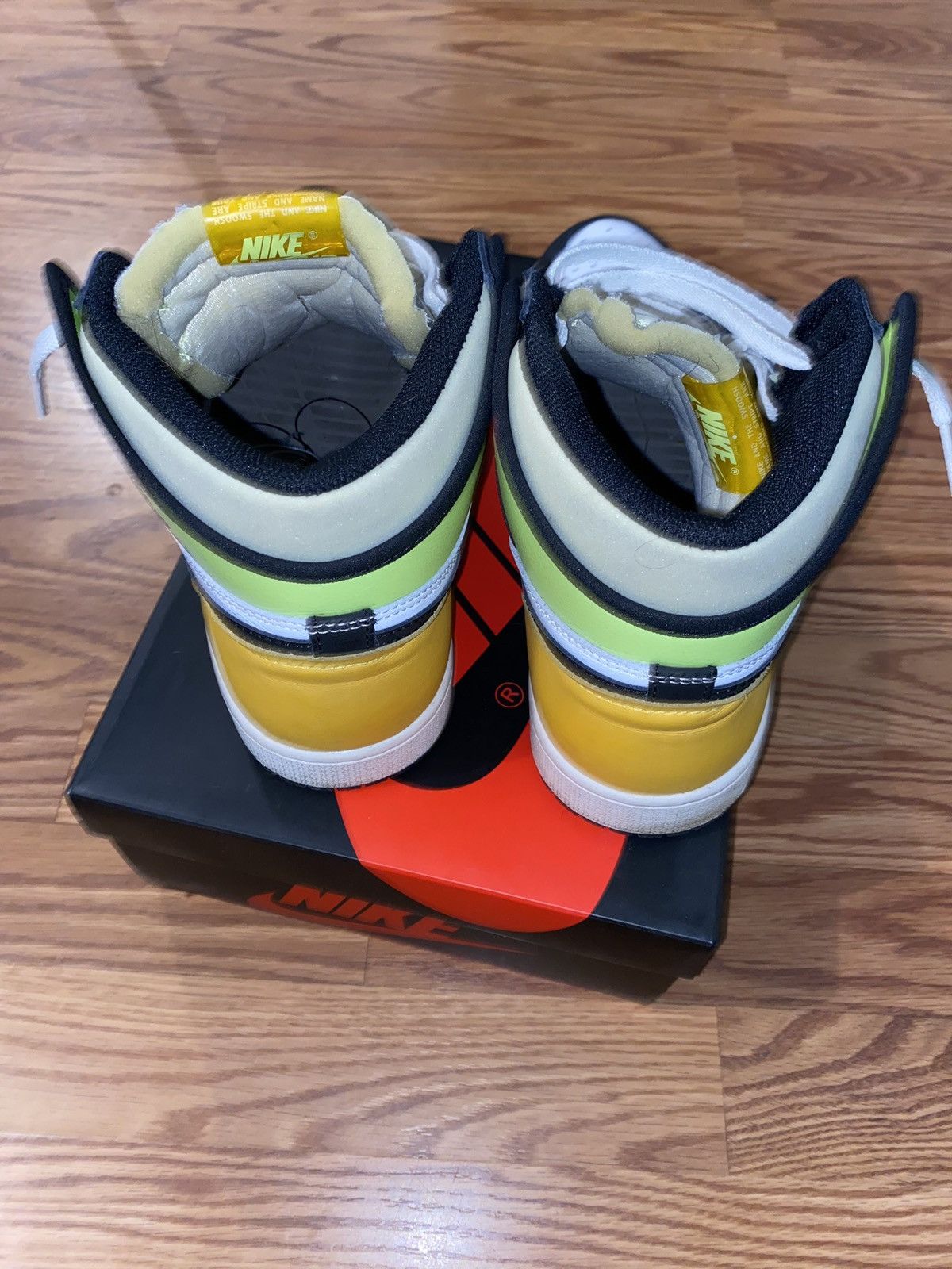 Jordan Brand Jordan 1 high volt Size US 9.5 / EU 42-43 - 3 Thumbnail