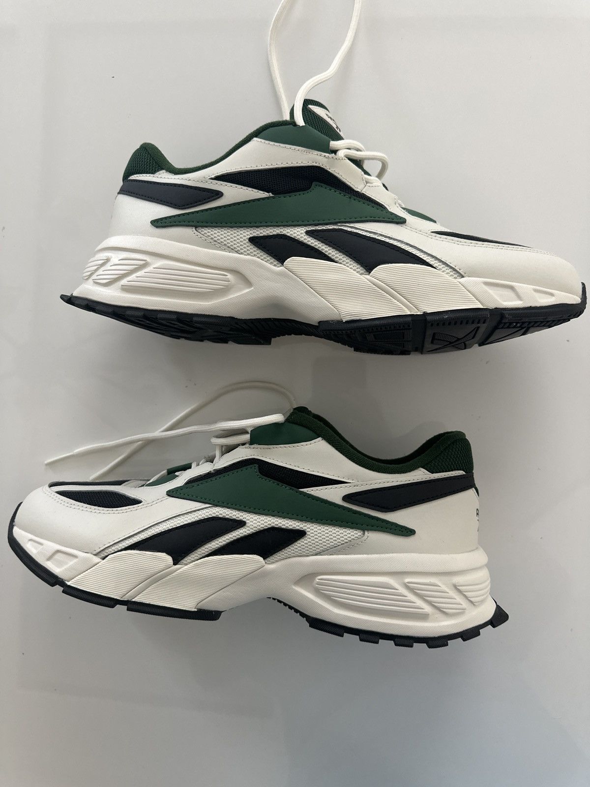 Reebok Reebok EVZN Size US 11 / EU 44 - 2 Thumbnail