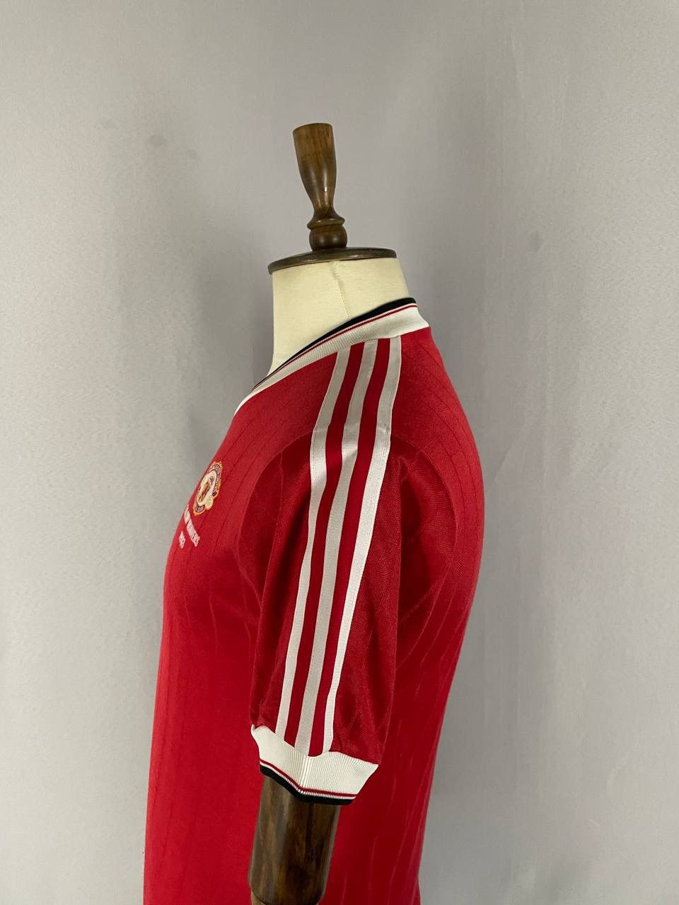 Adidas Adidas Manchester United Home Shirt 1982 Vintage Rare Size US L / EU 52-54 / 3 - 5 Thumbnail