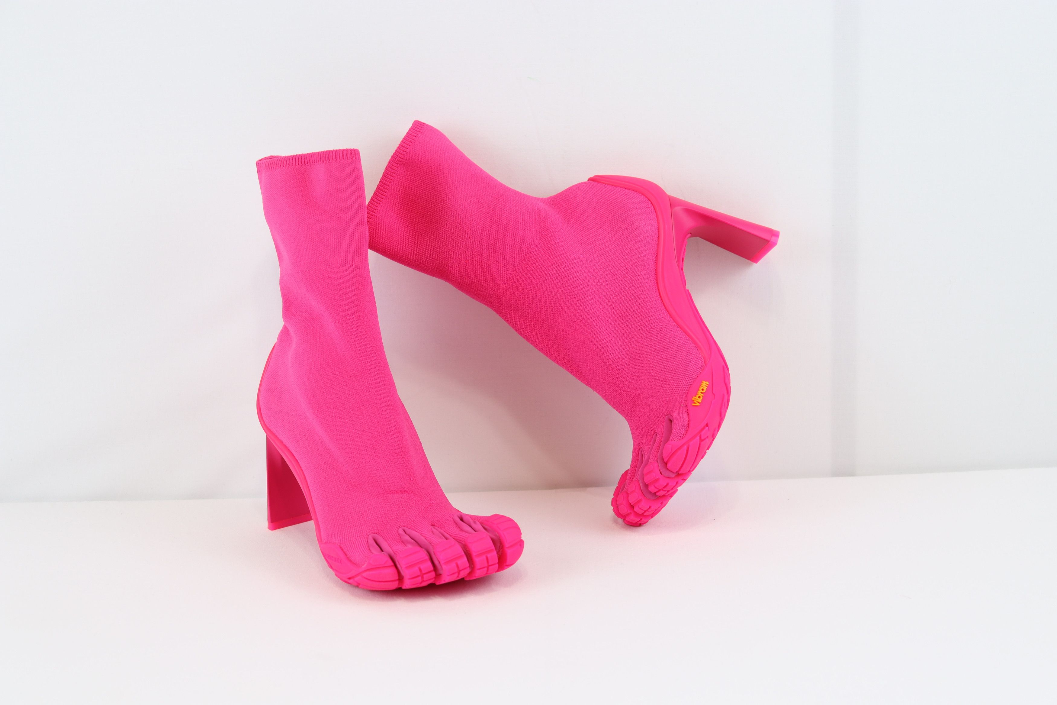 Balenciaga o1rshd1 Monocolor Knit Heeled Toe Boots in Fluo Pink Size US 7 / IT 37 - 10 Thumbnail