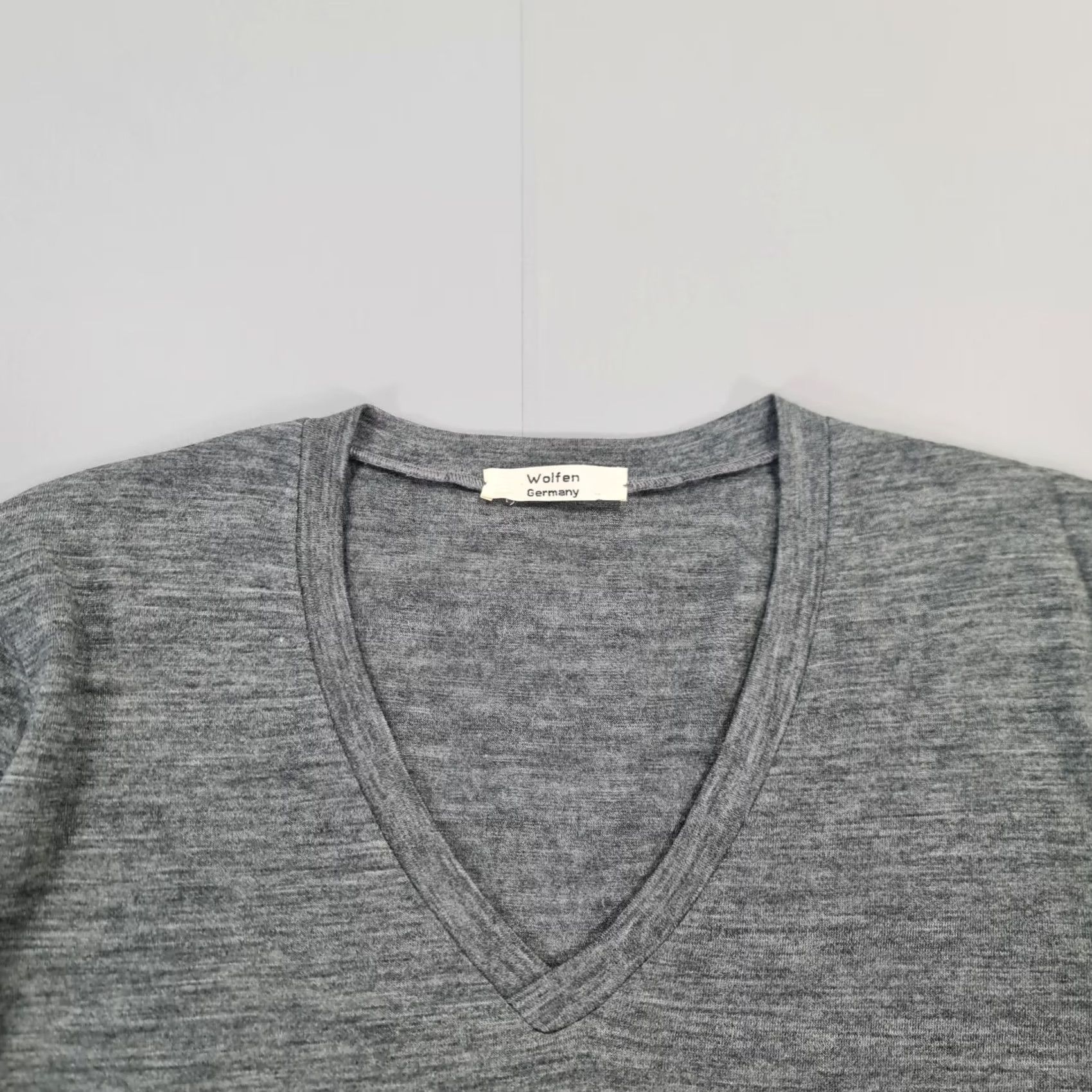 Vintage Wolfen Germany Womens Jumper Wool Grey XL V-Neck Pullover Knit Lightweight Casual Design Size XL / US 12-14 / IT 48-50 - 2 Thumbnail