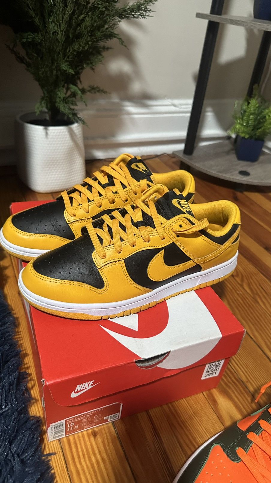 Nike Black & yellow dunks Size US 10 / EU 43 - 3 Thumbnail