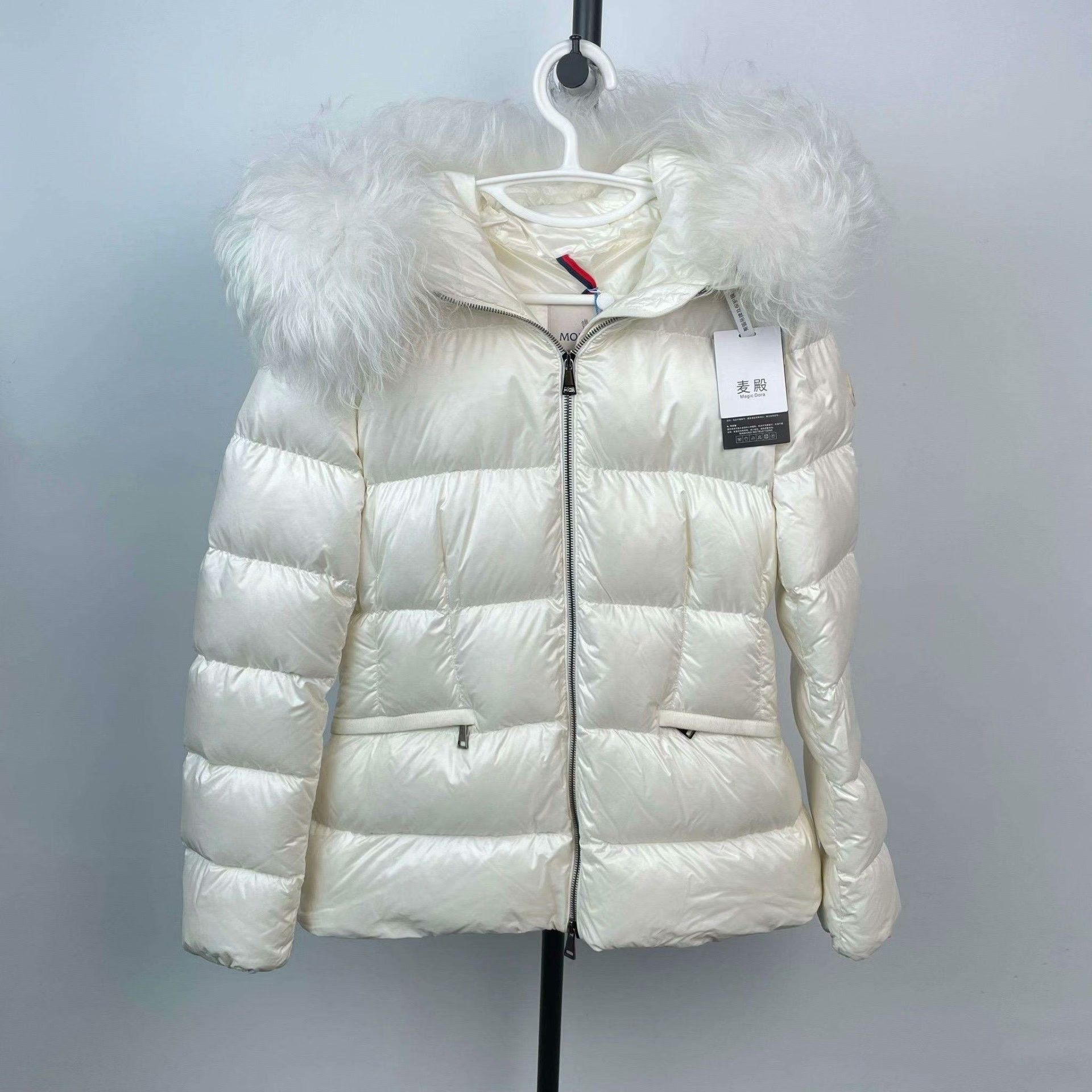 Moncler Moncler Down White Down Jacket M Women Size M / US 6-8 / IT 42-44 - 1 Thumbnail
