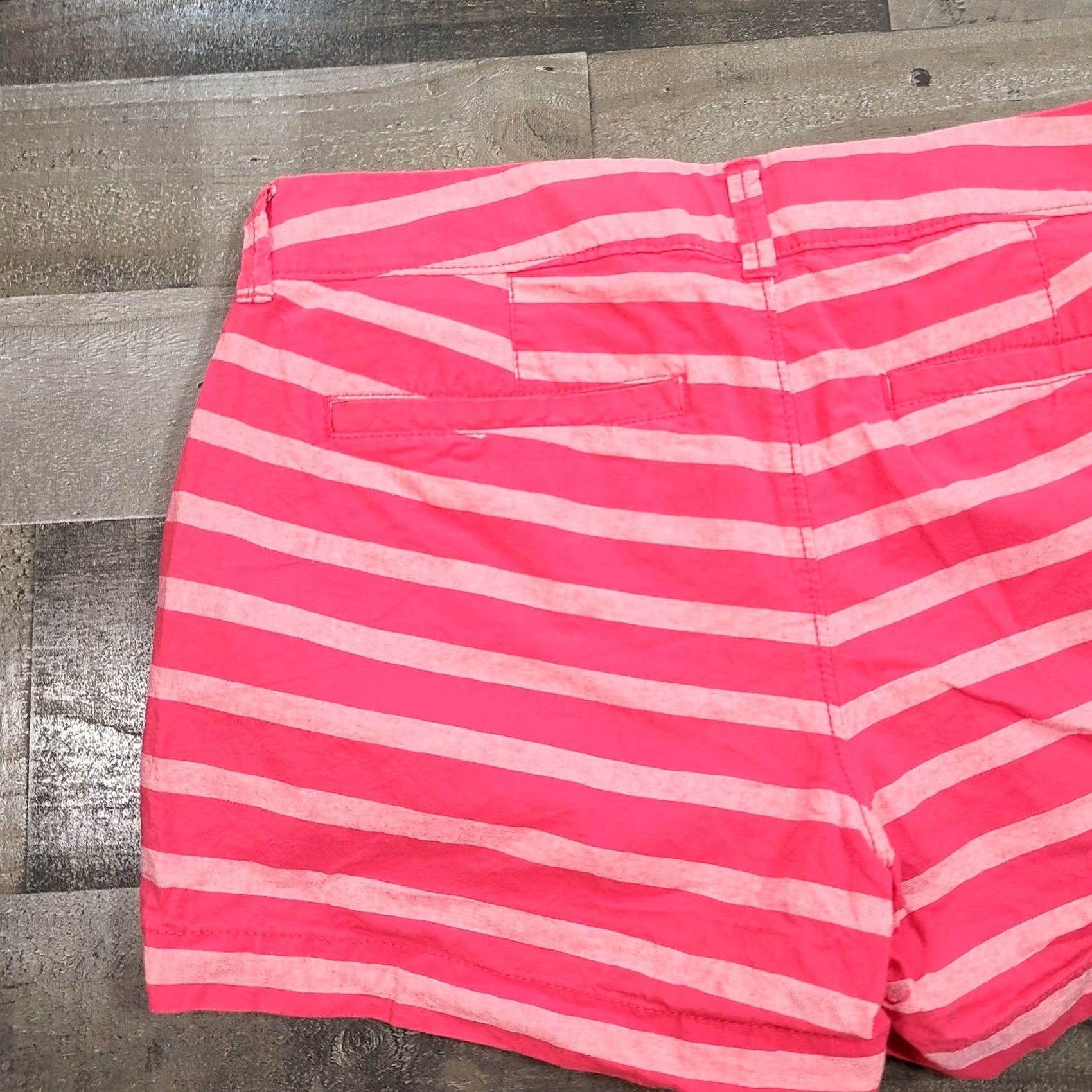 Old Navy Old Navy Shorts Womens 6 Pink Chino Mid-Rise Striped Preppy Flat Front Casual Size 24" / US 00 / IT 34 - 7 Thumbnail