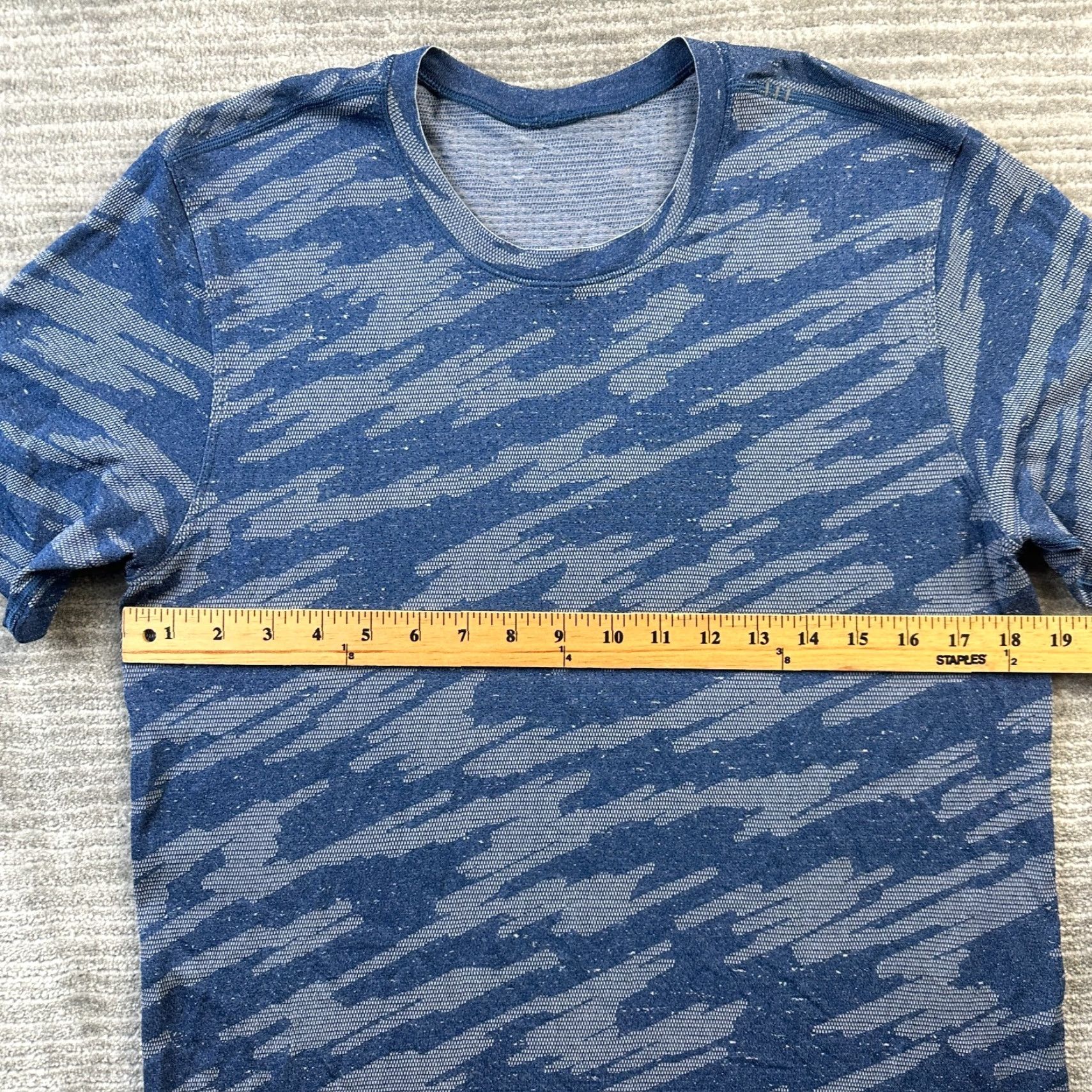 Lululemon Lululemon Shirt Medium Blue Camouflage Metal Vent Breathe Short Sleeve Gym Mens Size US M / EU 48-50 / 2 - 7 Thumbnail