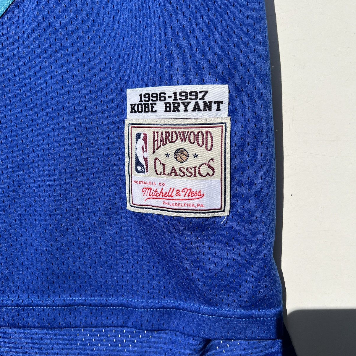 NBA Kobe Bryant Royal Hardwood Classics basketball Jersey Size US L / EU 52-54 / 3 - 5 Thumbnail