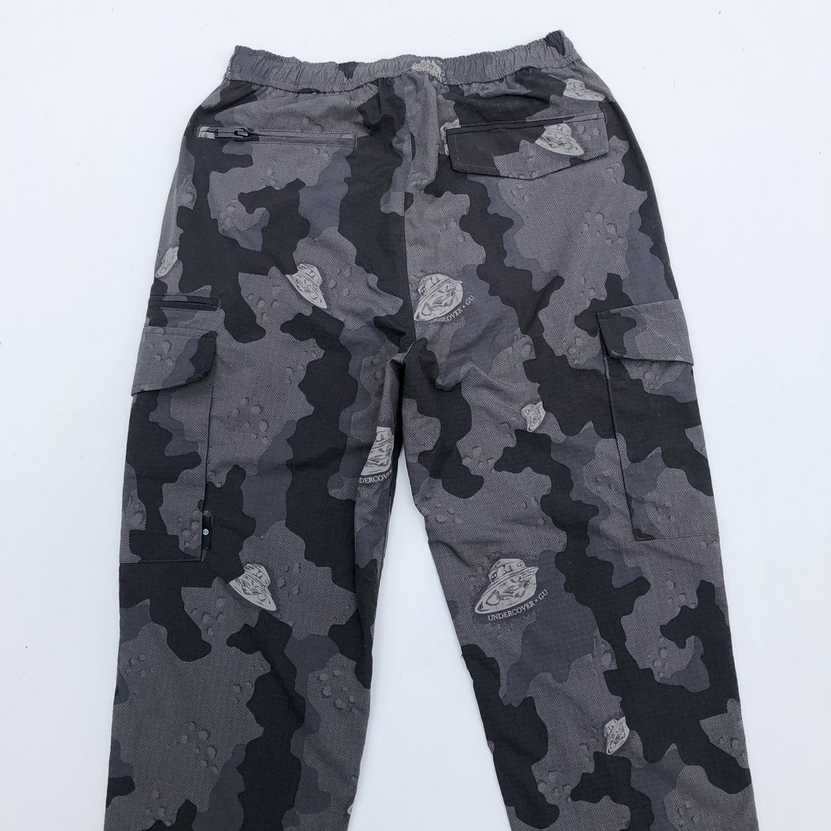 GU × Japanese Brand × Undercover Gu X Undercover Camo Cargo Pants Size US 34 / EU 50 - 4 Thumbnail