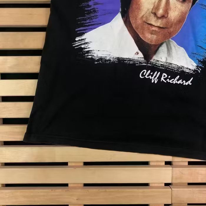 Band Tees × Vintage Vintage T Shirt Cliff Richard Hit List Tour 1994 Size M Size US M / EU 48-50 / 2 - 3 Thumbnail