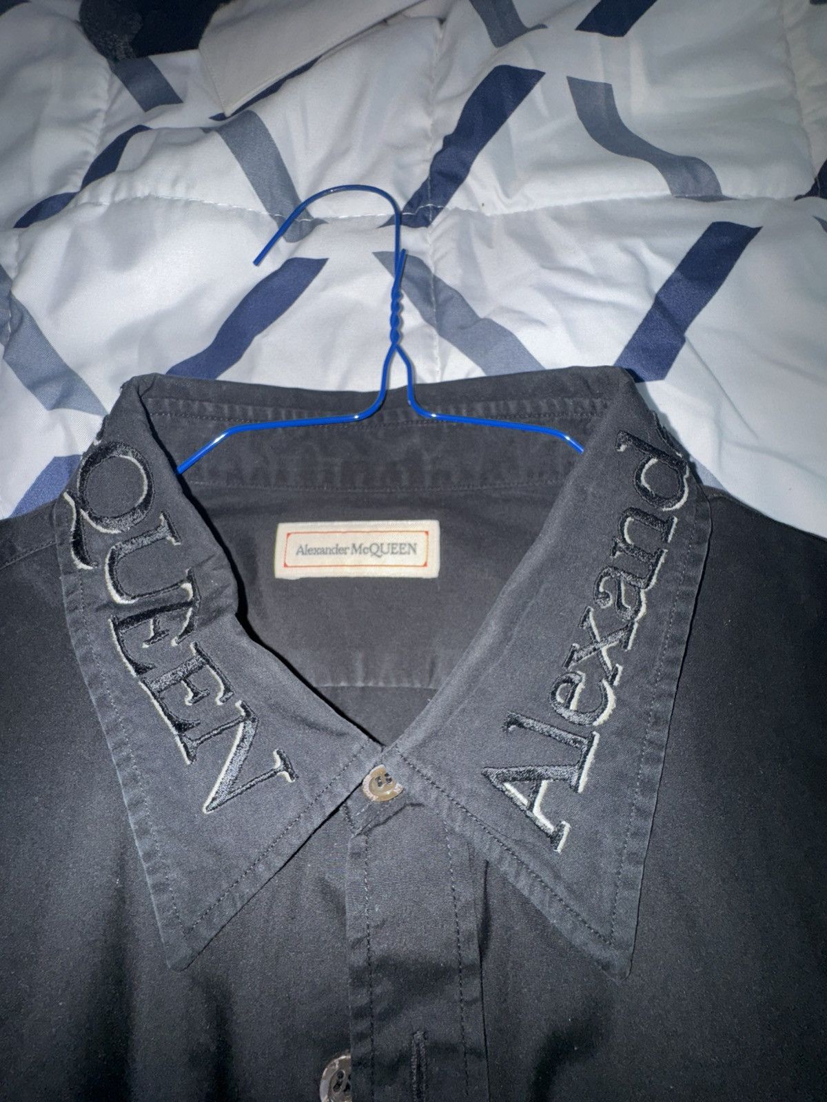 Alexander McQueen Alexander McQueen Embossed Collar Logo Shirt Size US L / EU 52-54 / 3 - 2 Thumbnail