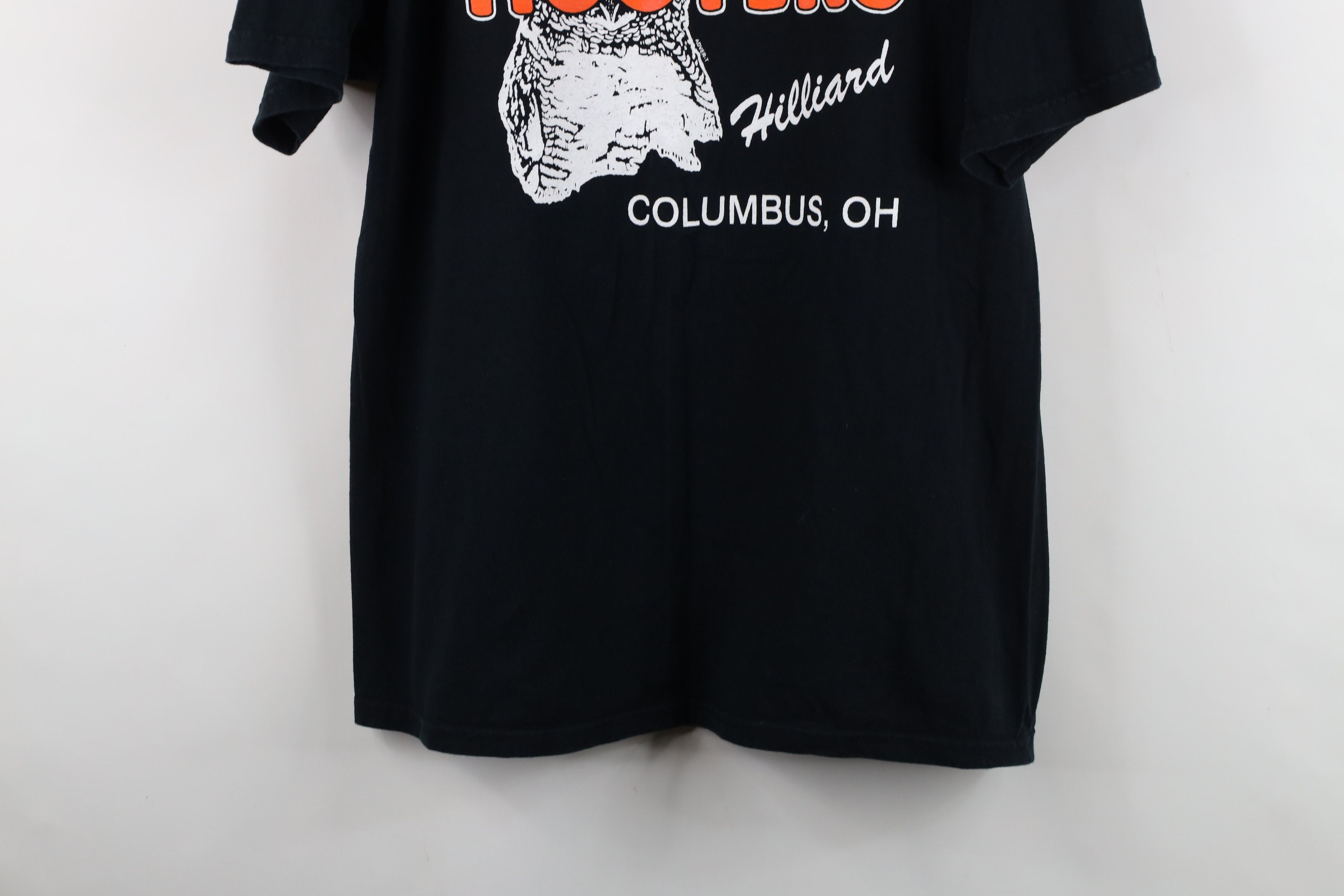 Vintage Vintage Spell Out Hooters Columbus Ohio Short Sleeve T-Shirt Size US L / EU 52-54 / 3 - 3 Thumbnail