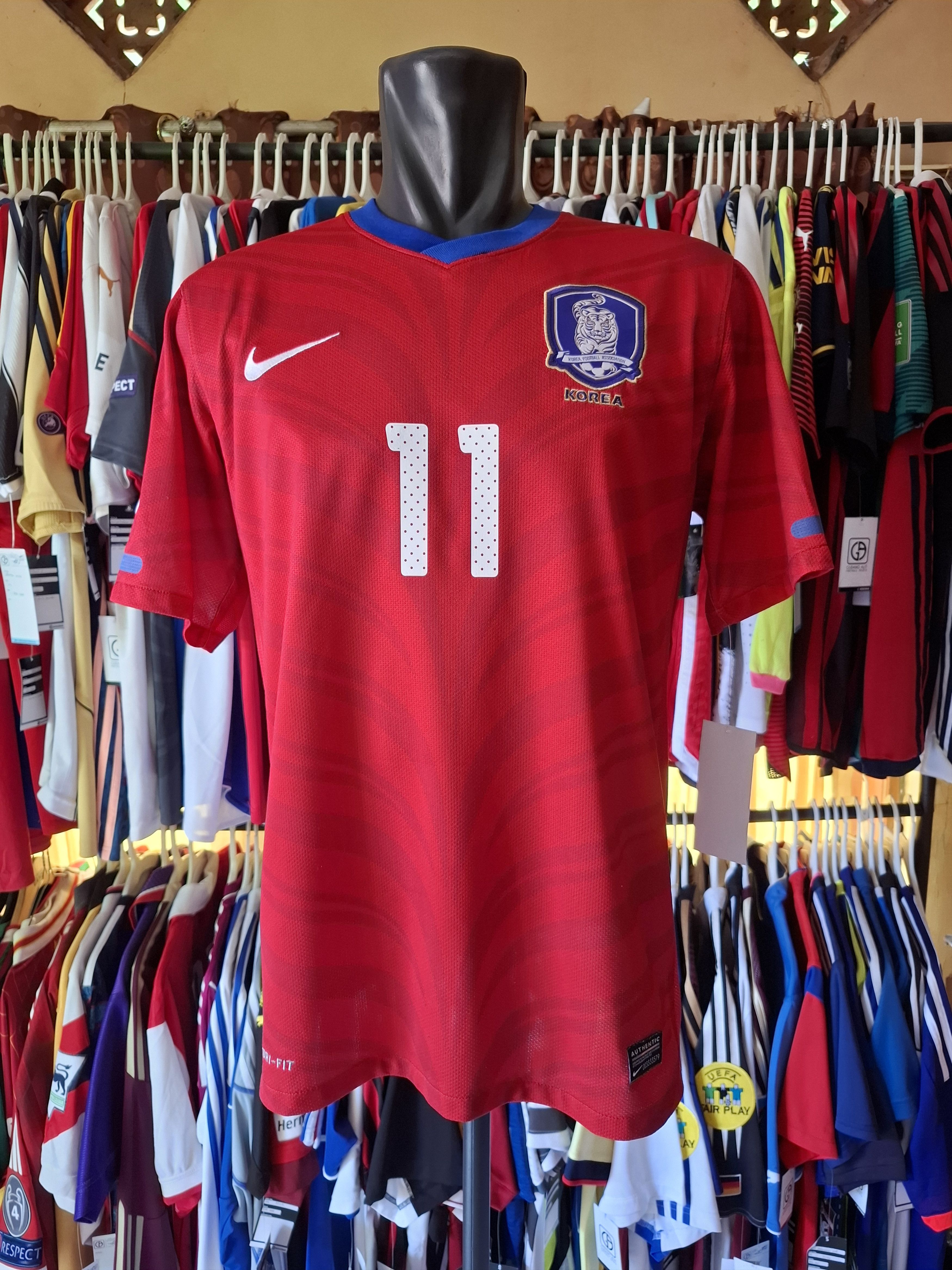 Nike South Korea 2011 home kit Size US L / EU 52-54 / 3 - 1 Thumbnail